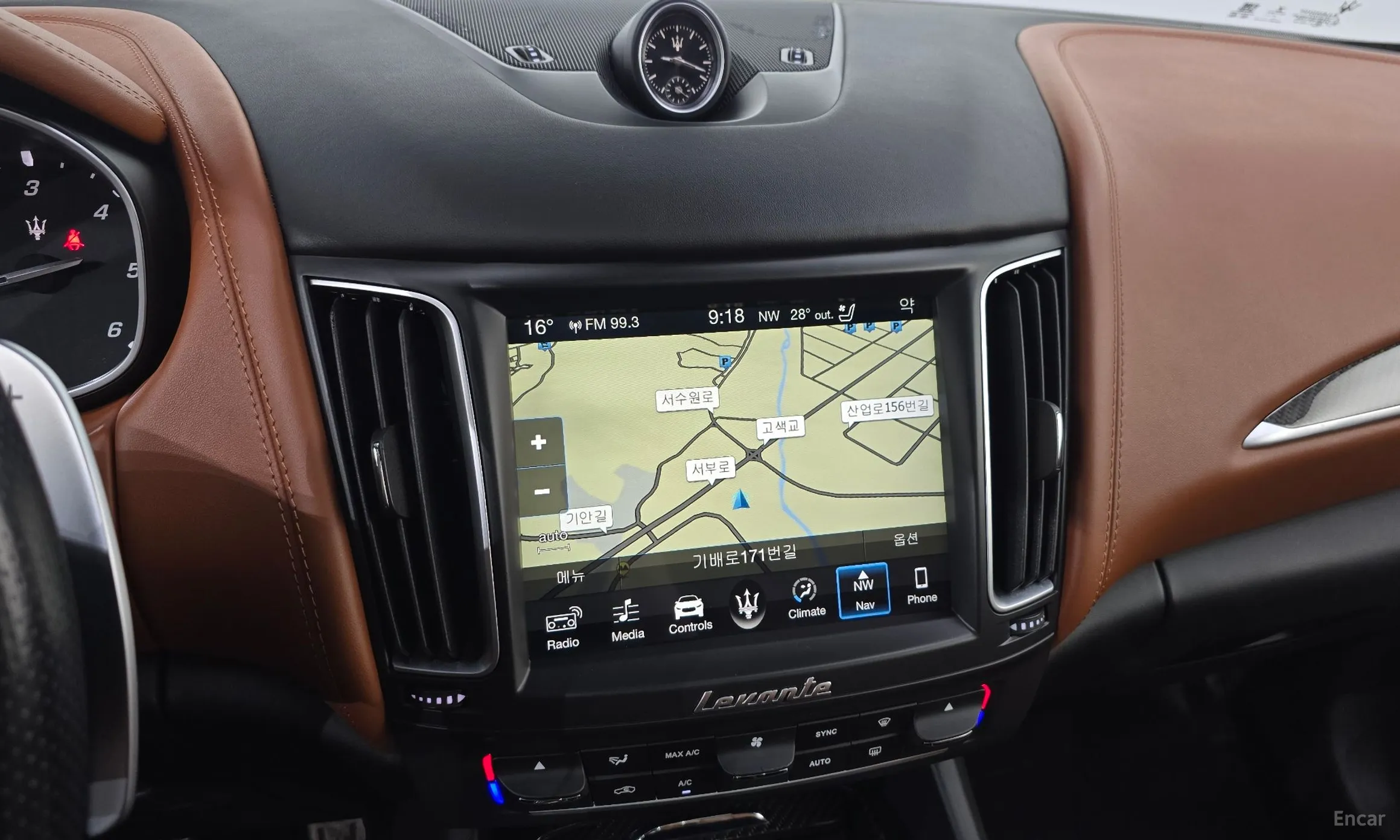 Maserati Levante превью 14