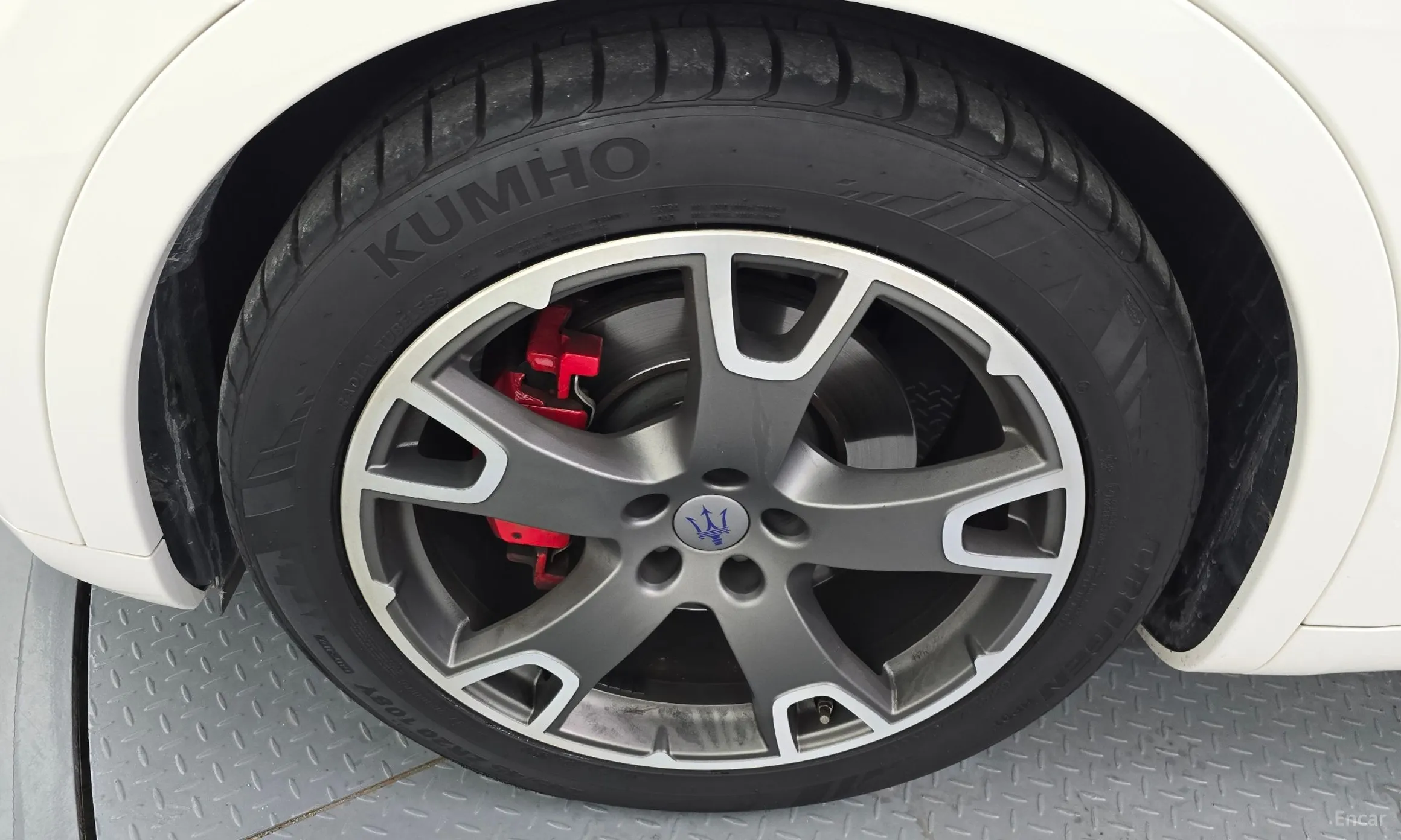 Maserati Levante превью 5