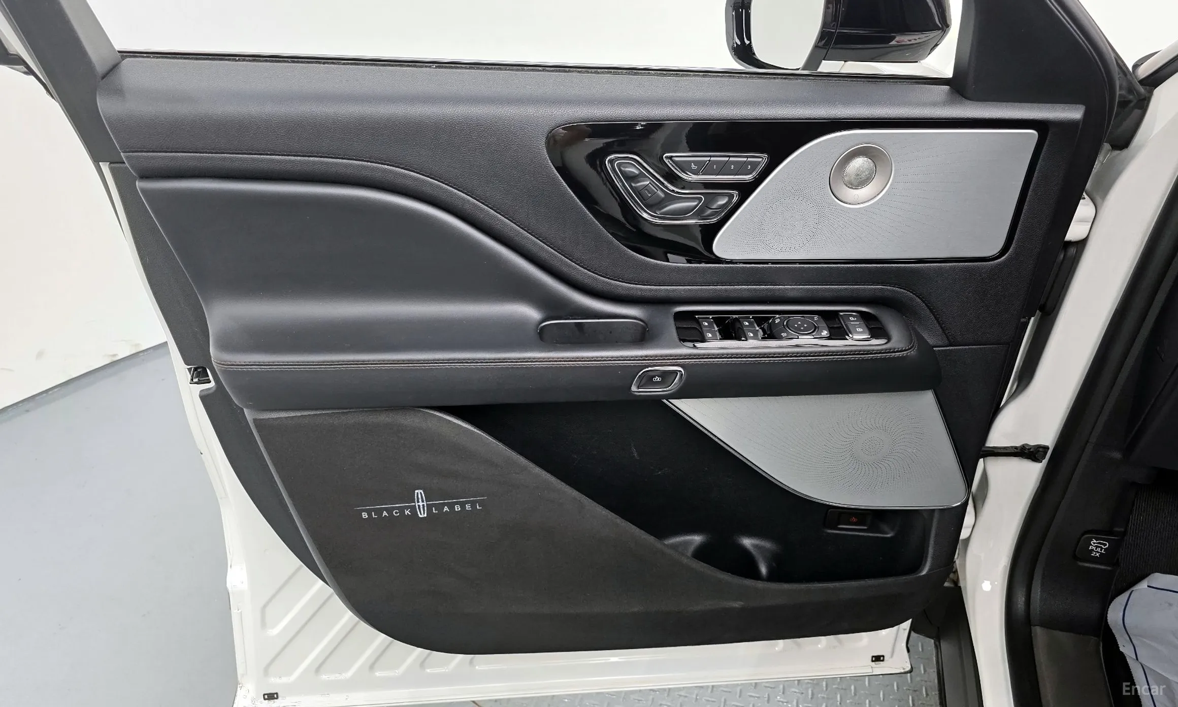 Lincoln Aviator 2nd Generation превью 18
