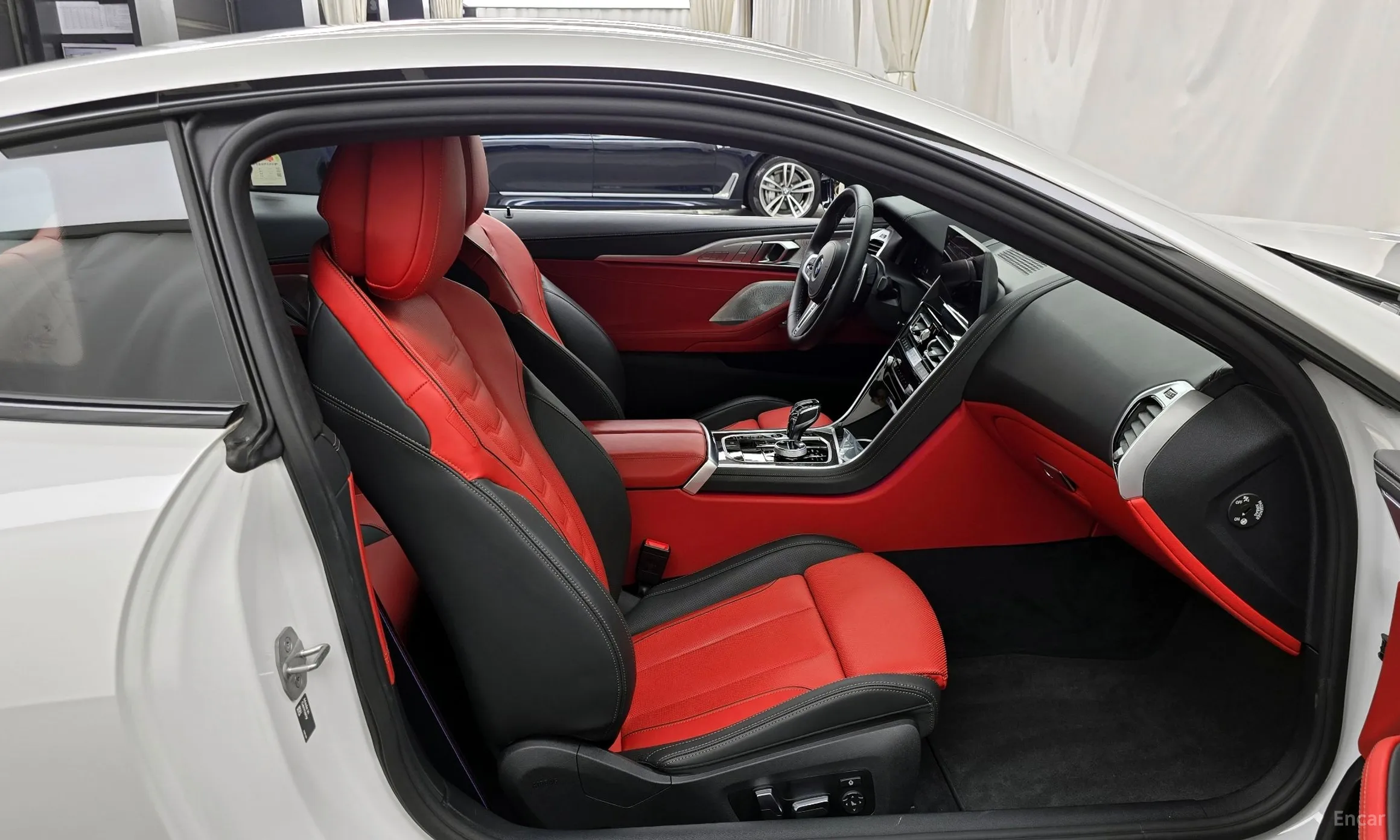 BMW 8-series (G15) превью 11