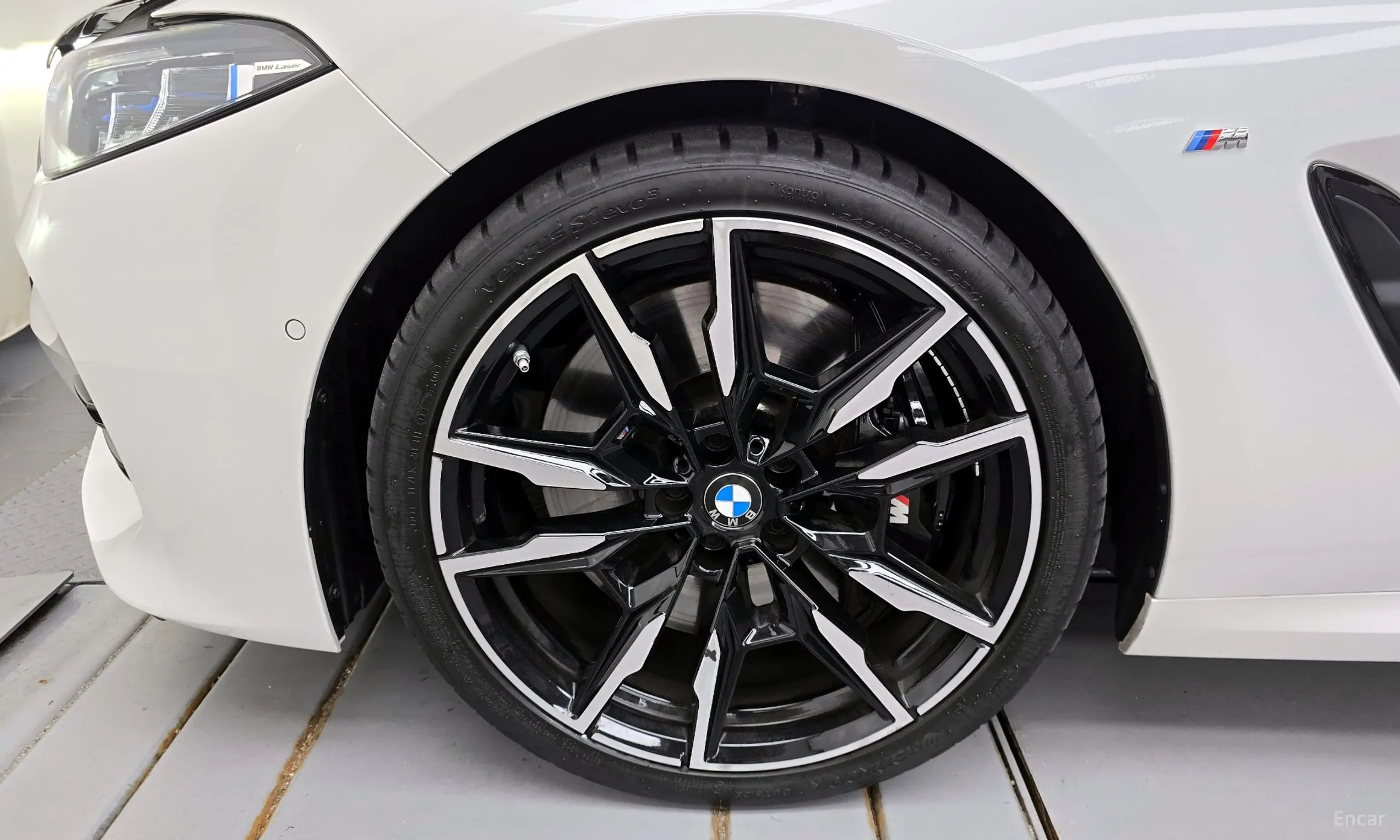 BMW 8-series (G15) превью 5