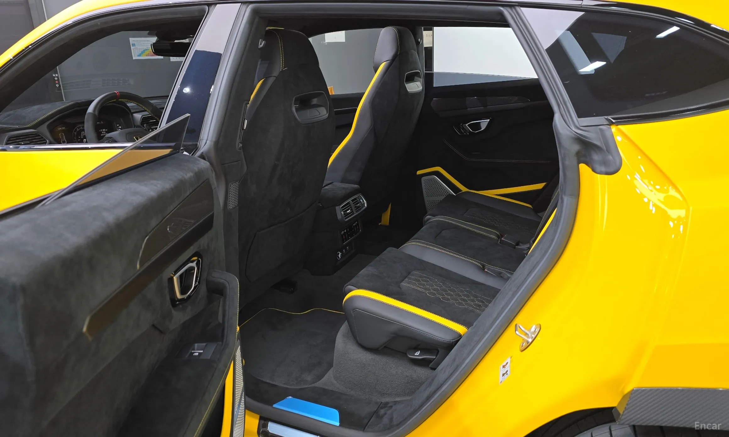 Lamborghini Urus превью 11
