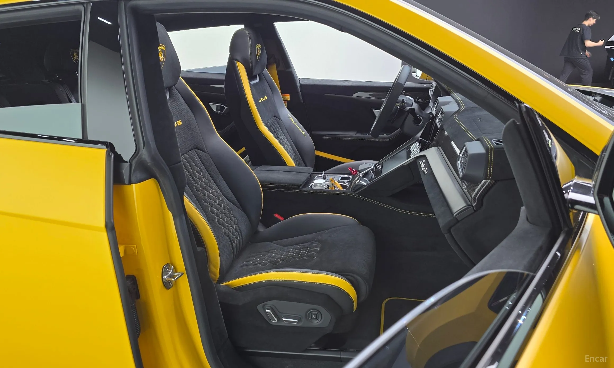 Lamborghini Urus превью 12