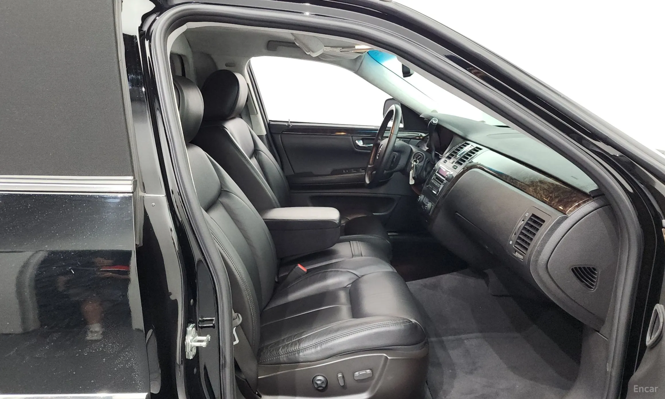 Cadillac DTS превью 11