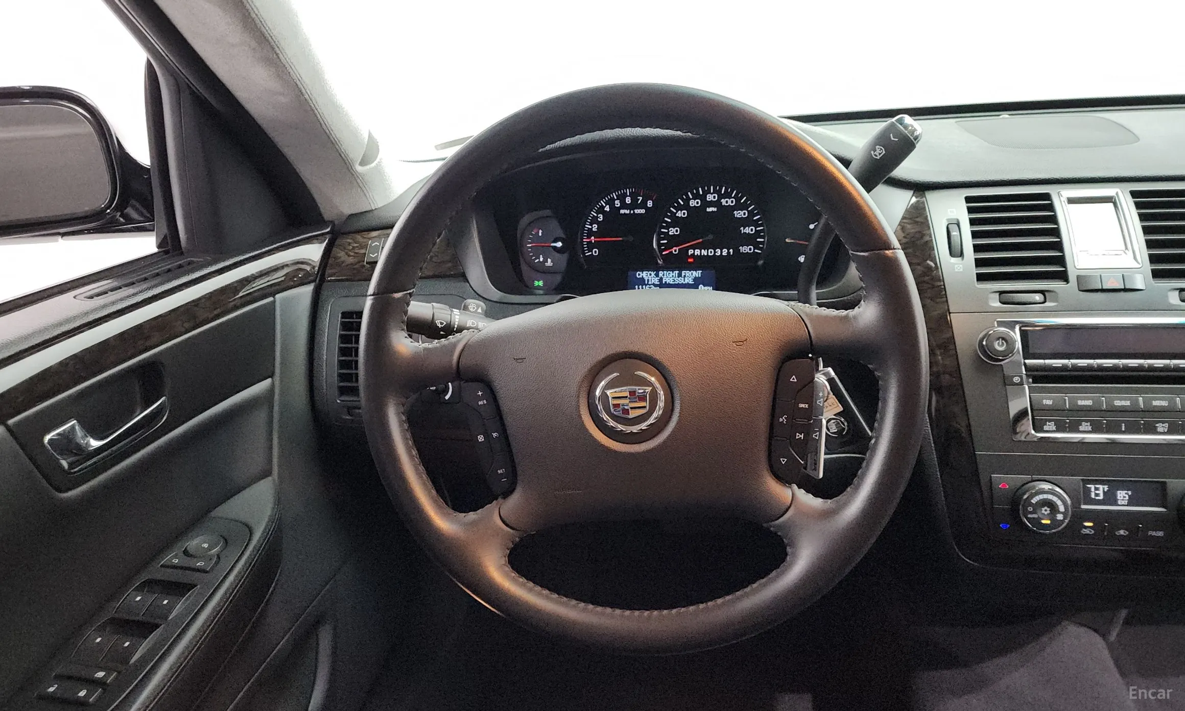 Cadillac DTS превью 13