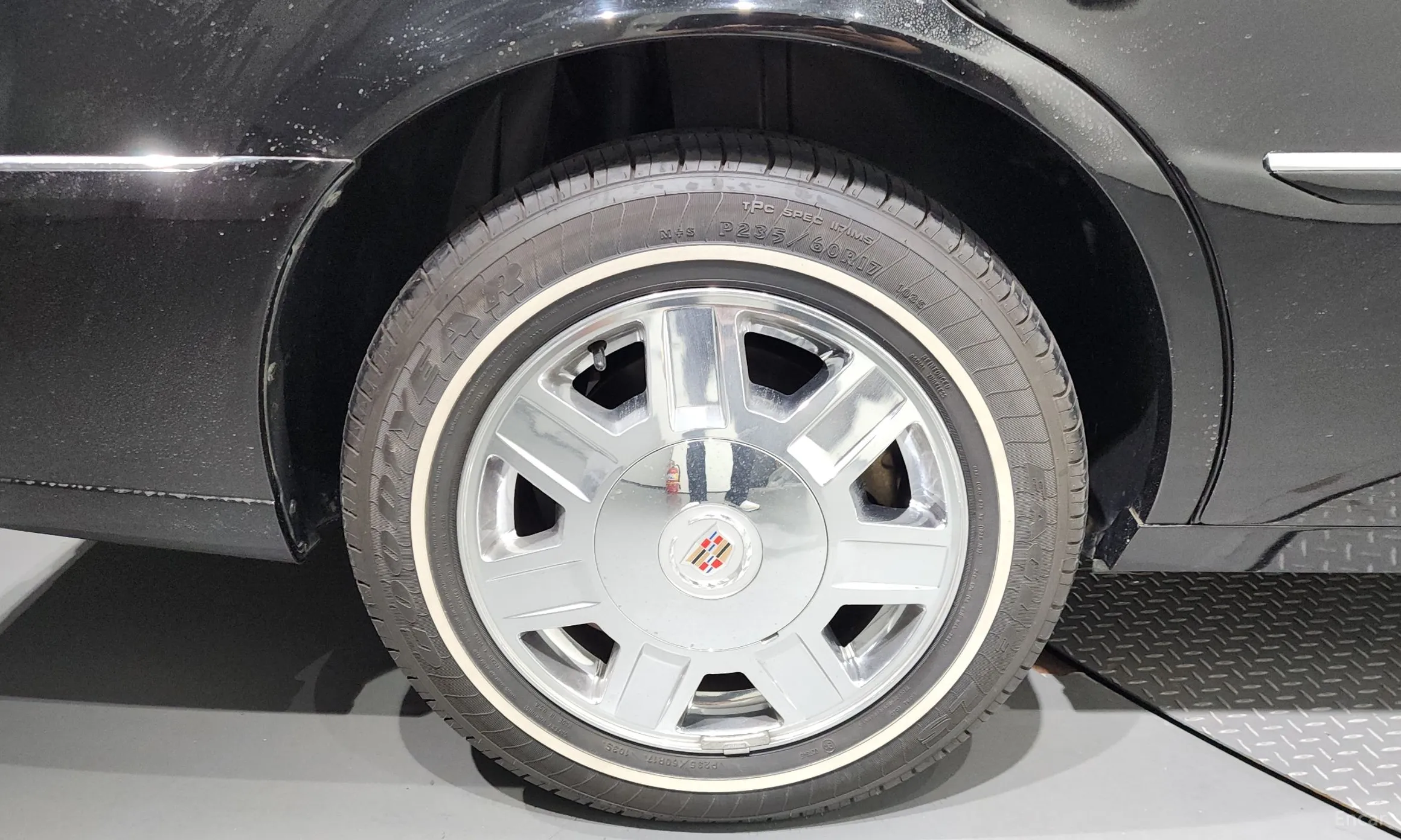 Cadillac DTS превью 5