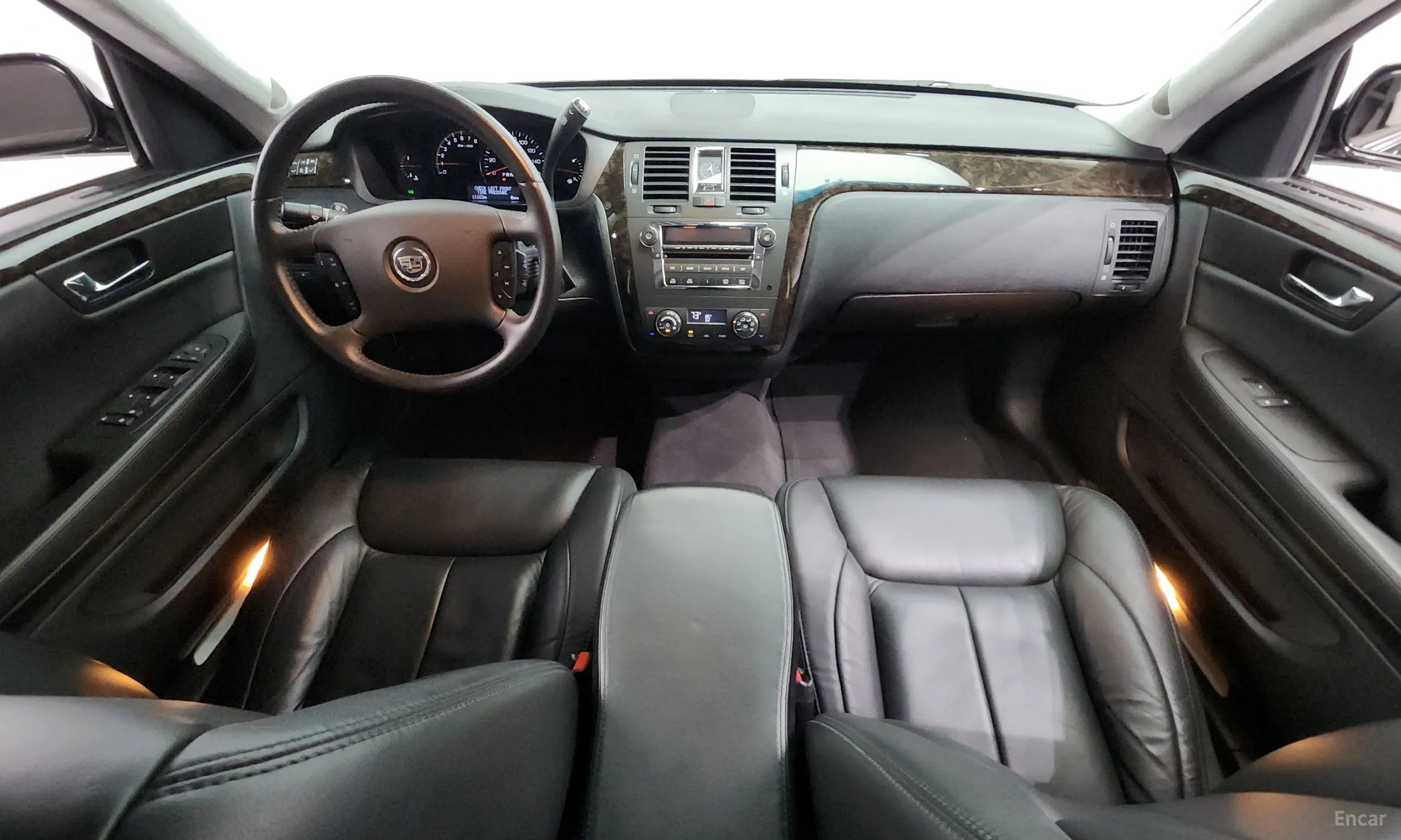 Cadillac DTS превью 7