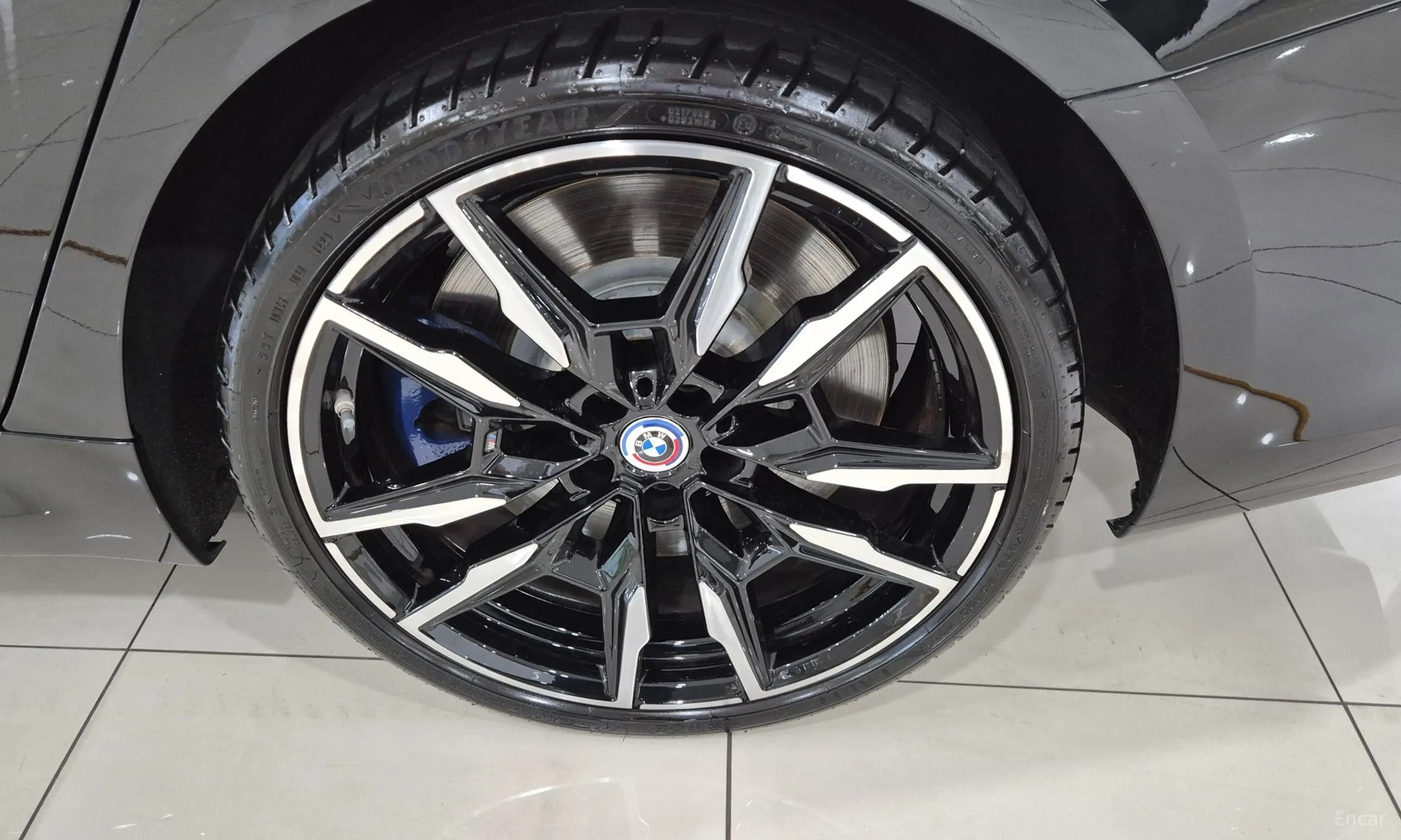 BMW 8-series (G15) превью 5