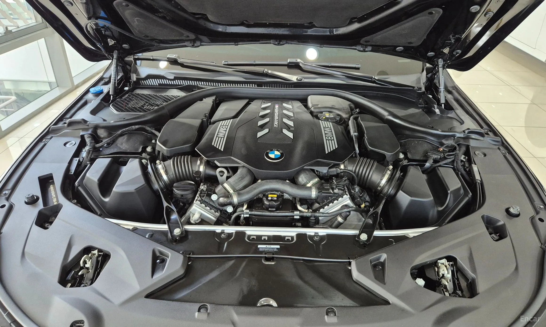 BMW 8-series (G15) превью 6