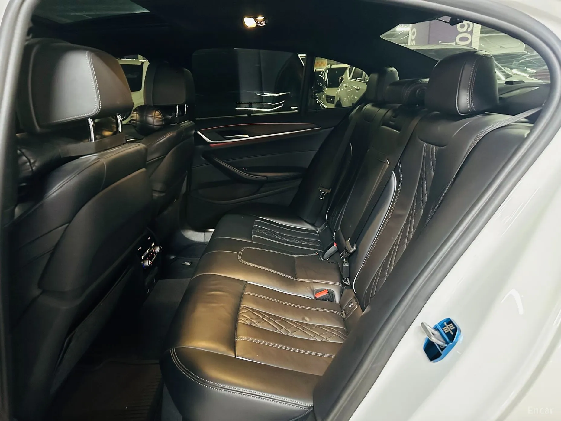 BMW 5 Series (G30) превью 11