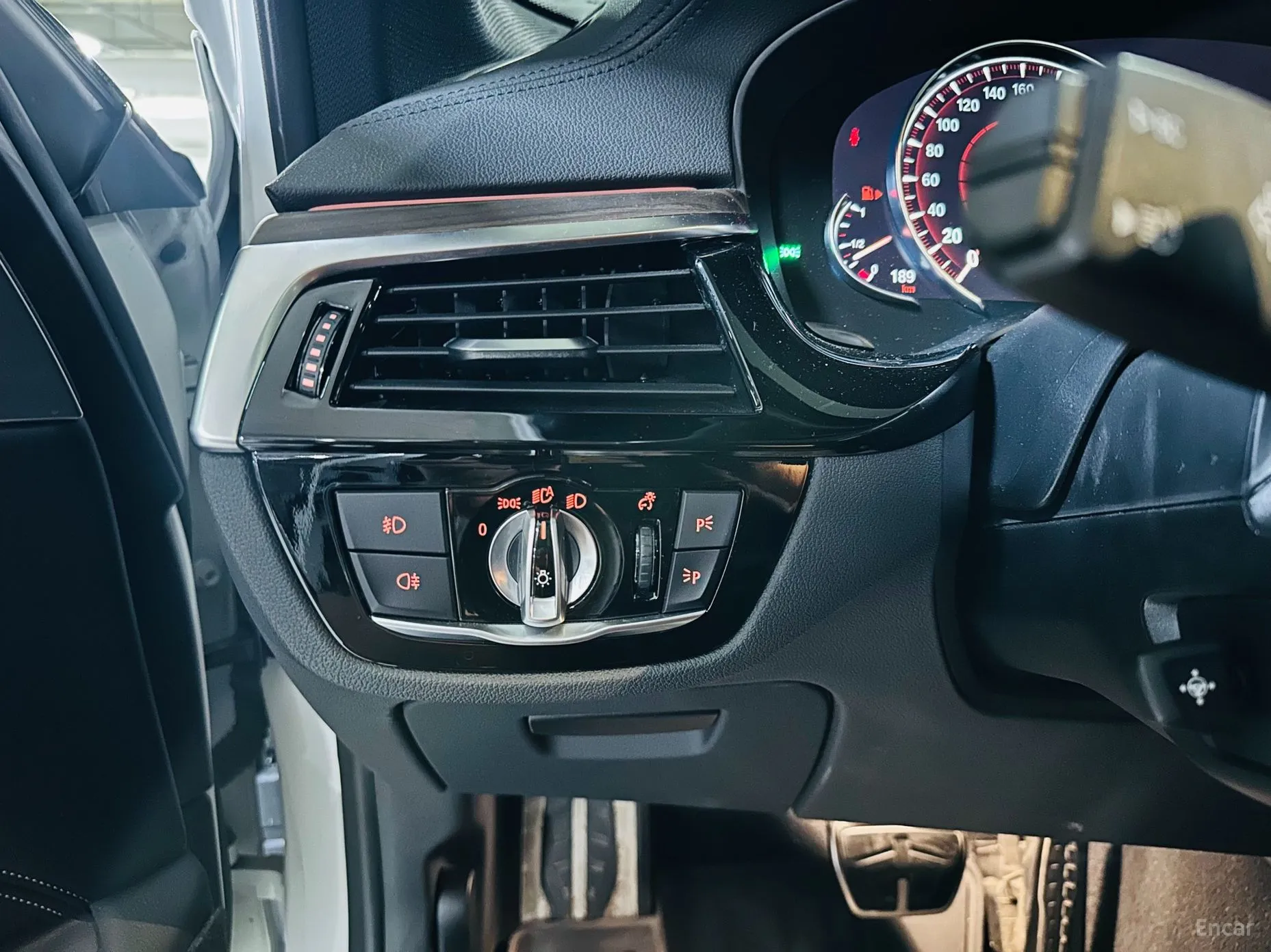 BMW 5 Series (G30) превью 17