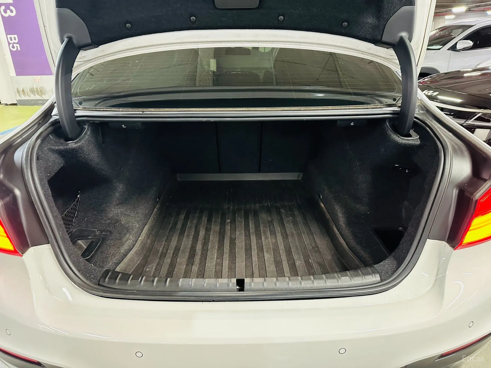 BMW 5 Series (G30) превью 19