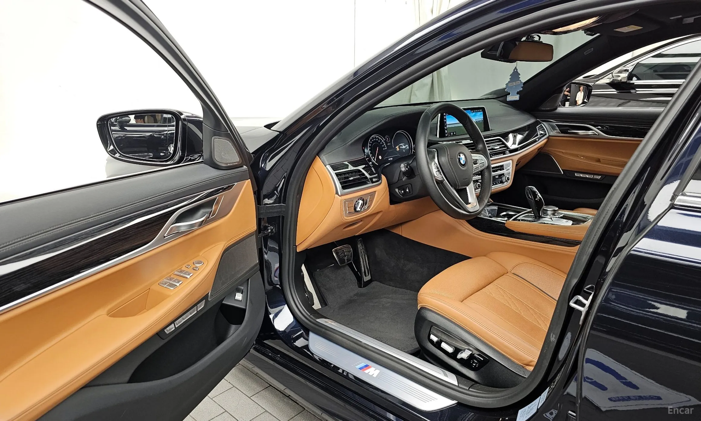 BMW 7 Series (G11) превью 10