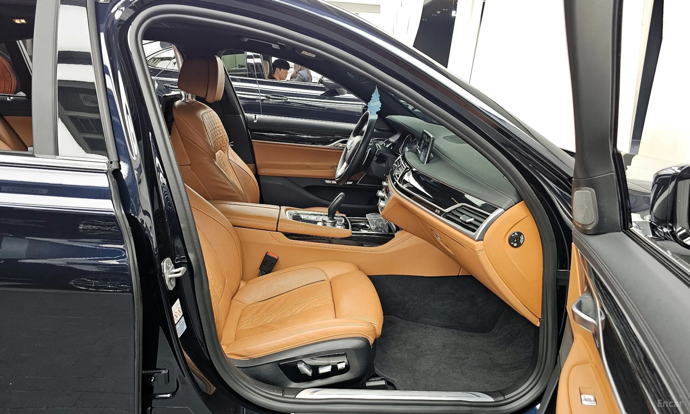 BMW 7 Series (G11) превью 11