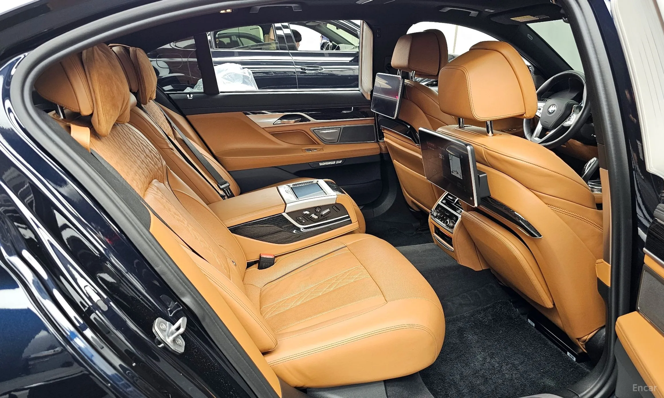 BMW 7 Series (G11) превью 12