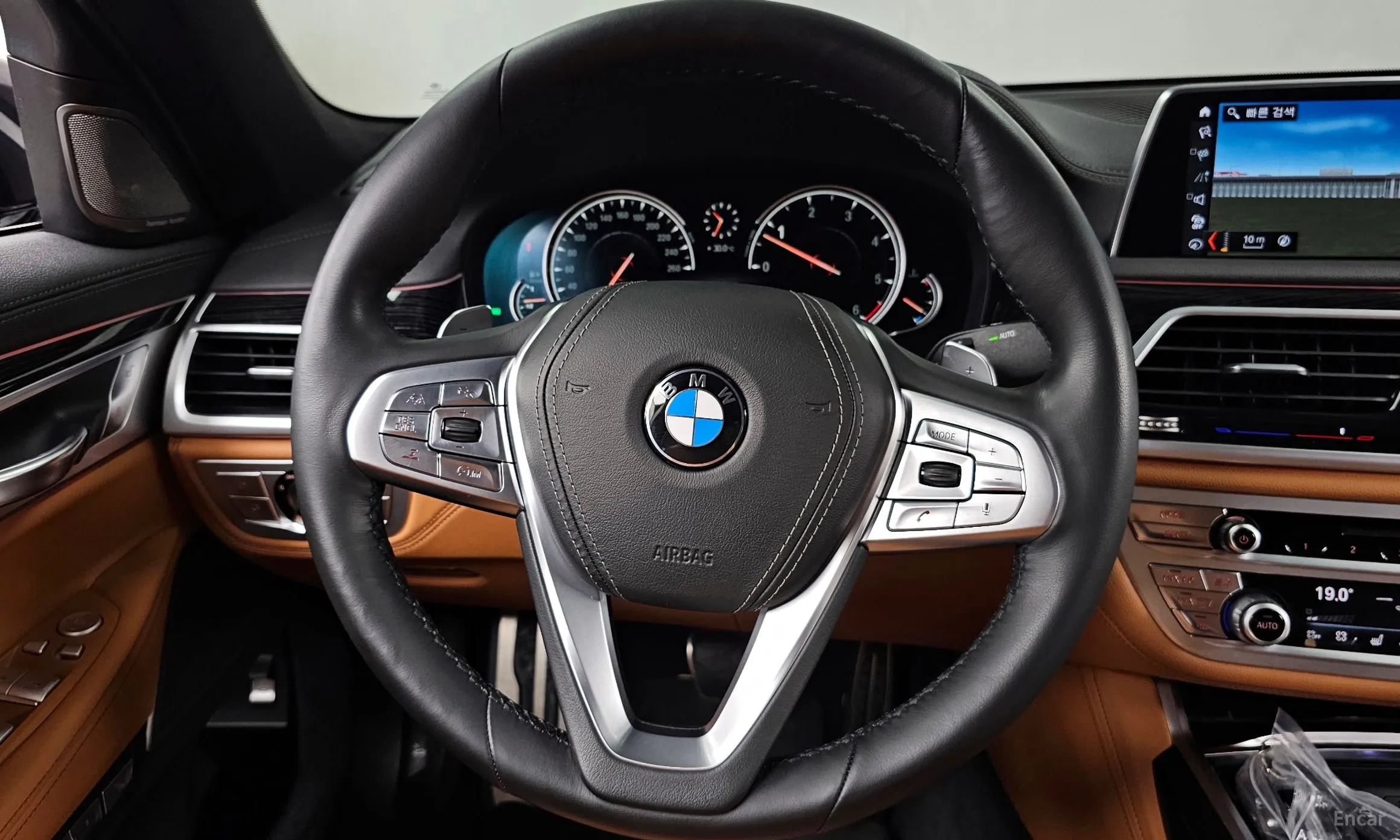BMW 7 Series (G11) превью 13