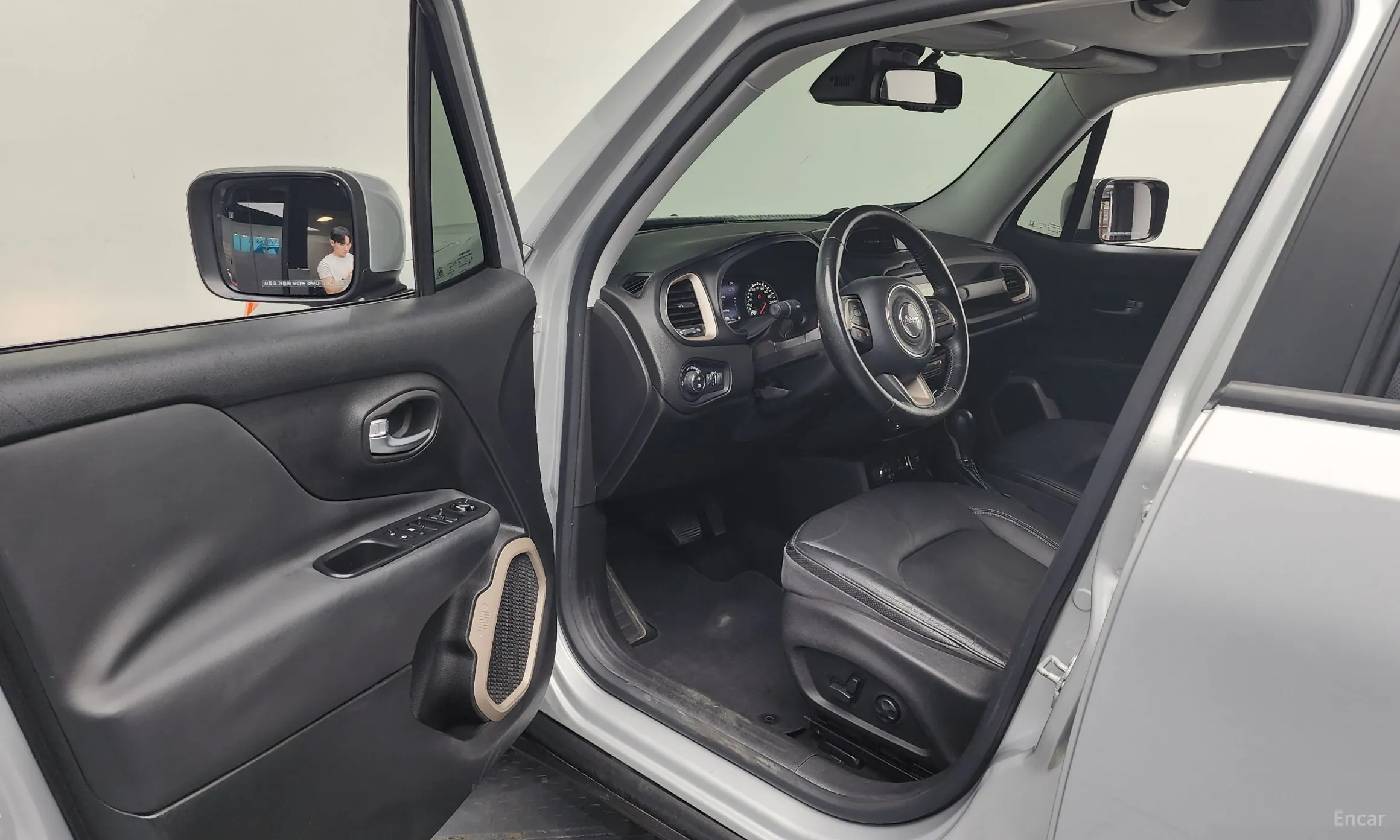 Jeep Renegade превью 10