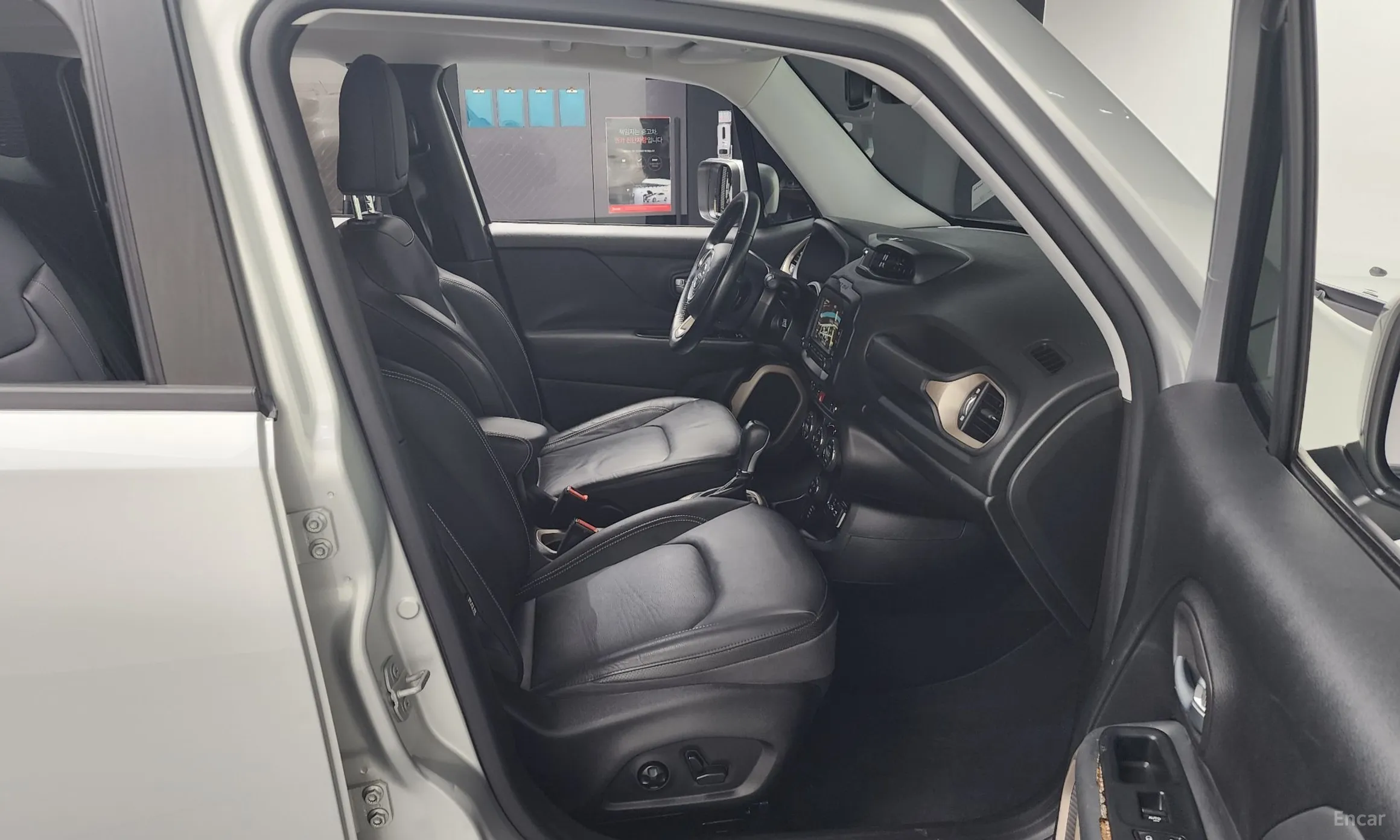 Jeep Renegade превью 11