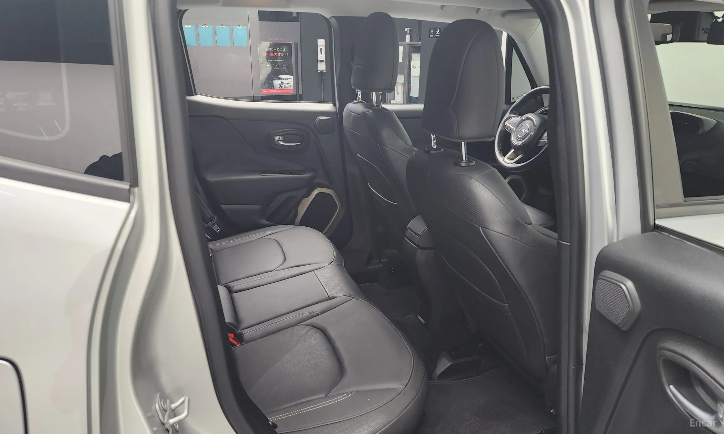 Jeep Renegade превью 12