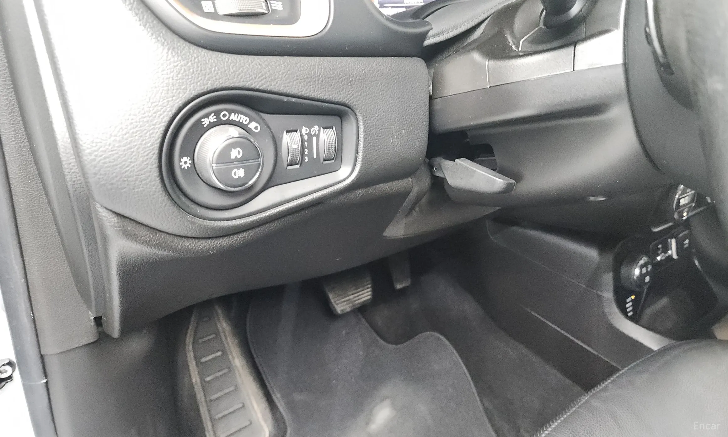 Jeep Renegade превью 17
