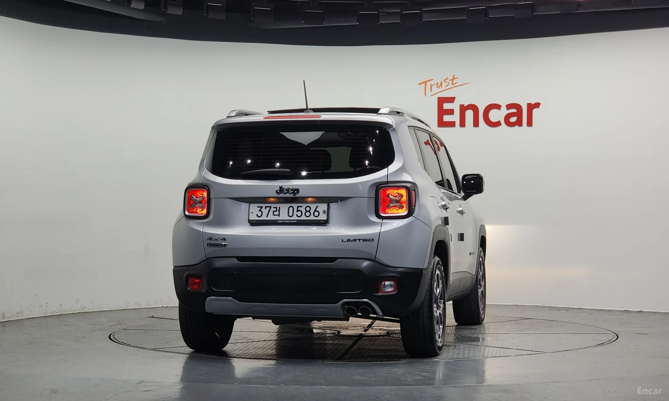 Jeep Renegade превью 4