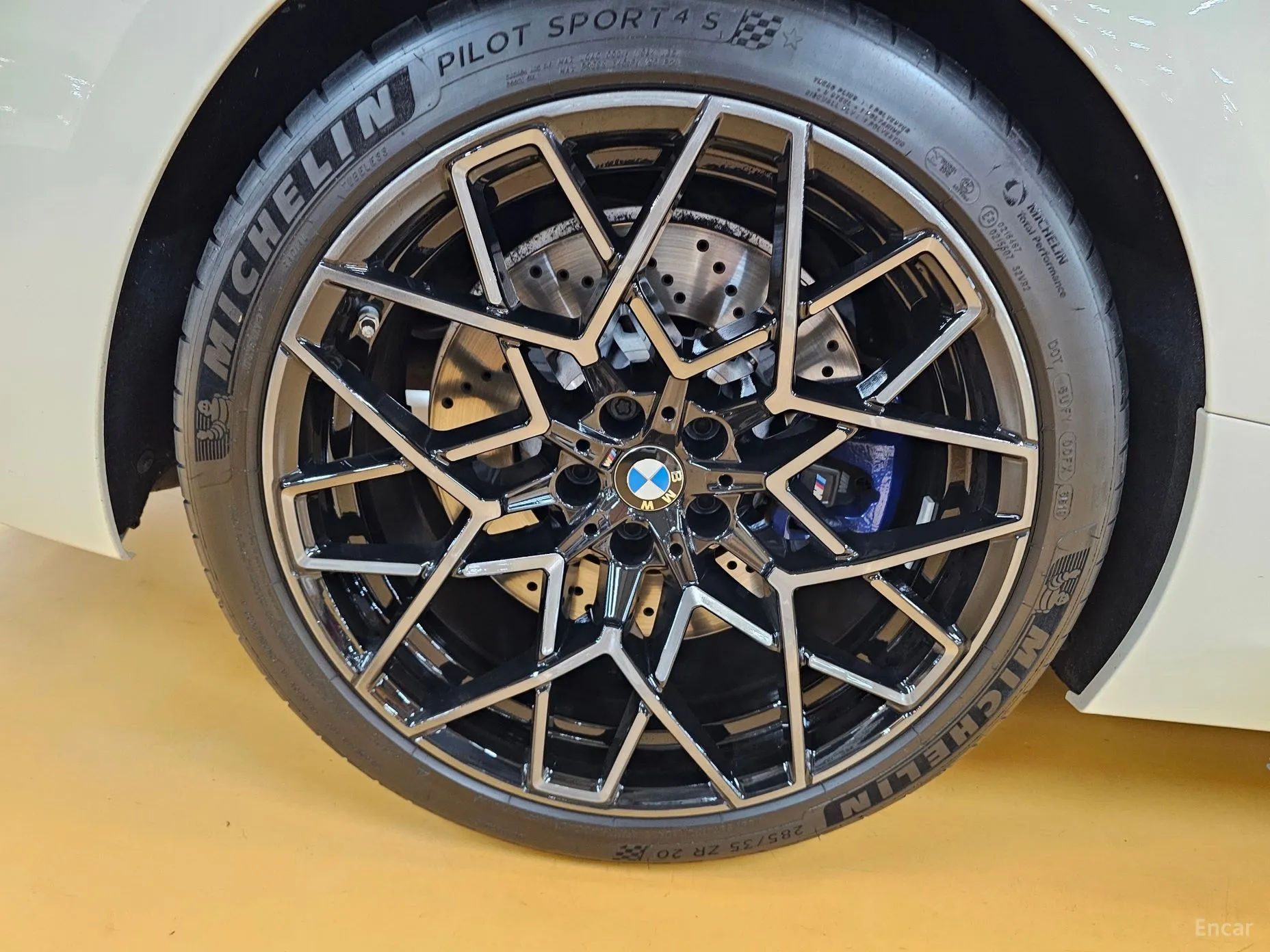 BMW M8 (G15) превью 12
