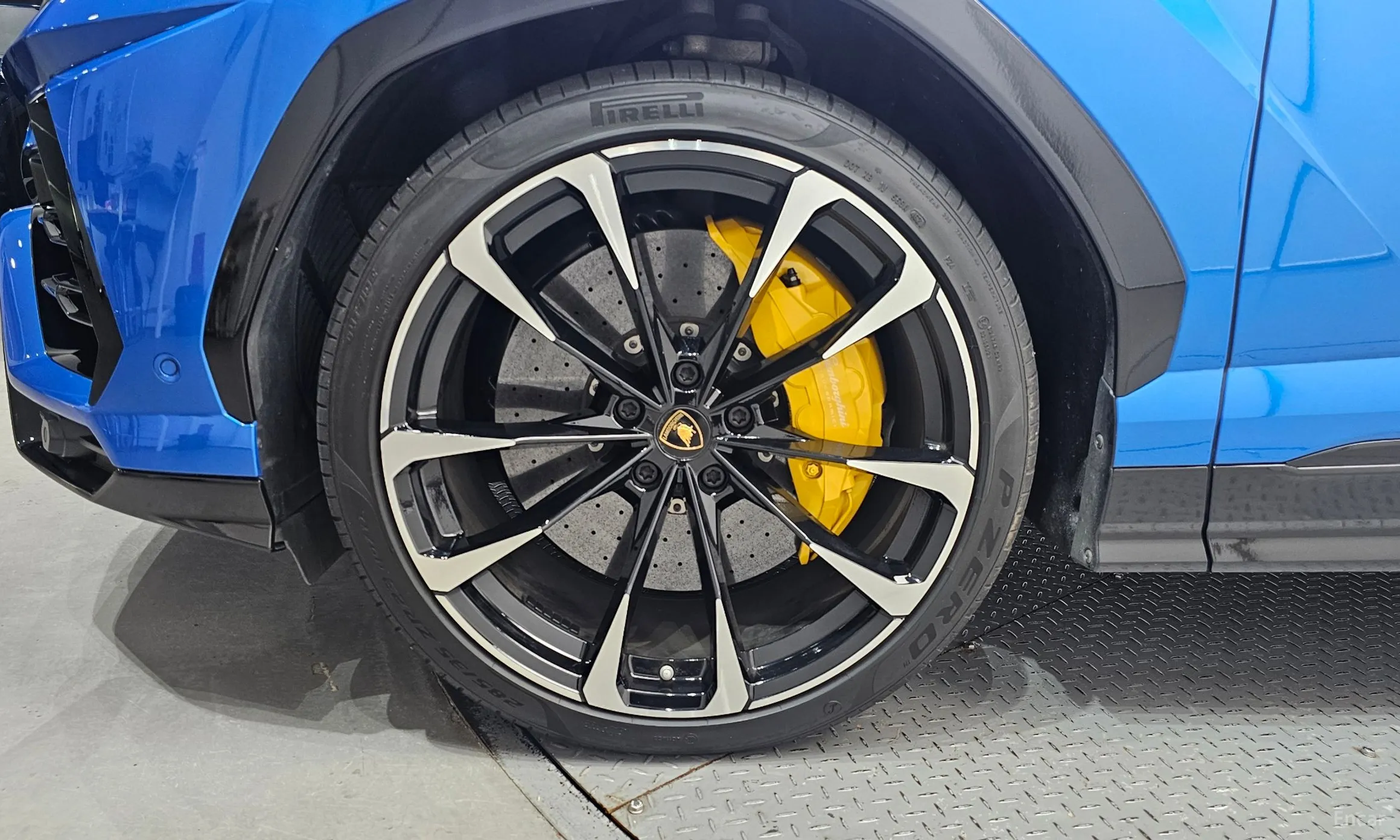 Lamborghini Urus превью 5