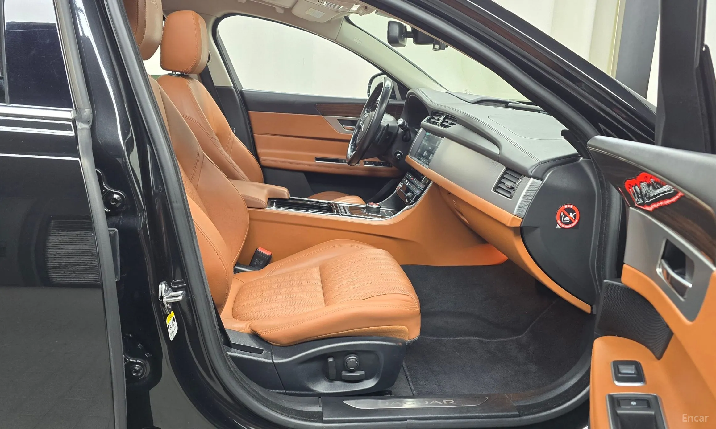 Jaguar XF (x260) превью 10