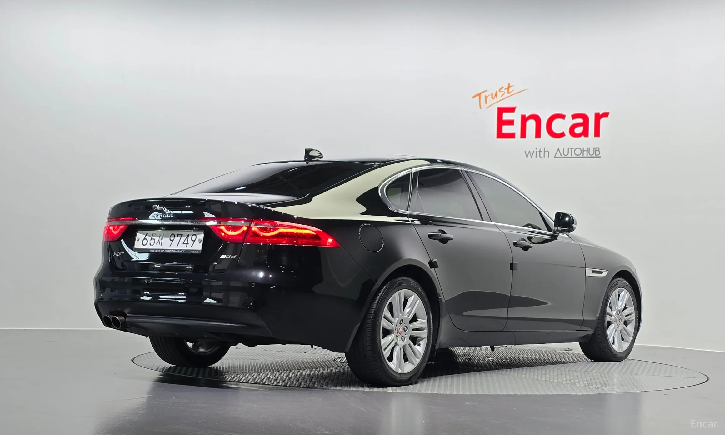 Jaguar XF (x260)