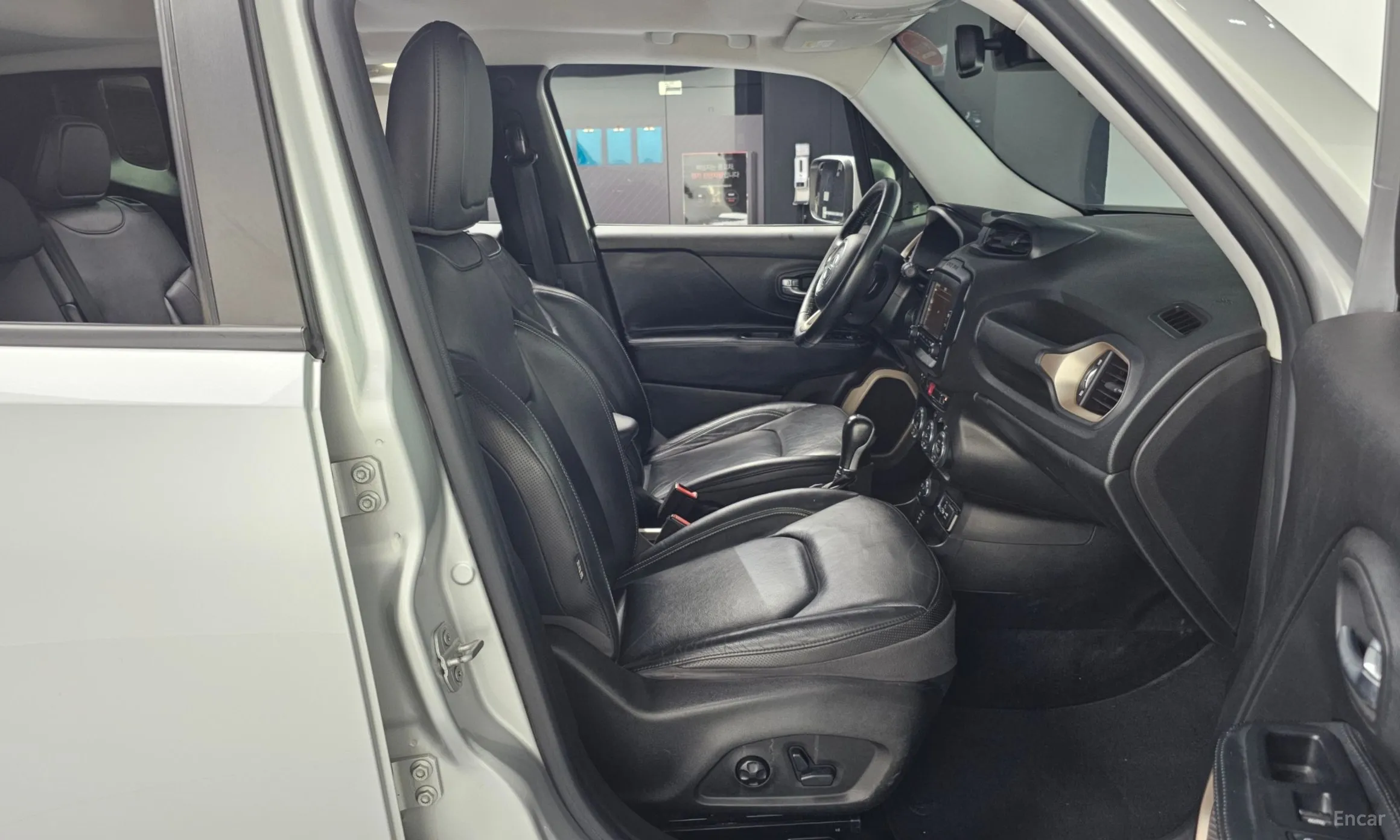 Jeep Renegade превью 11