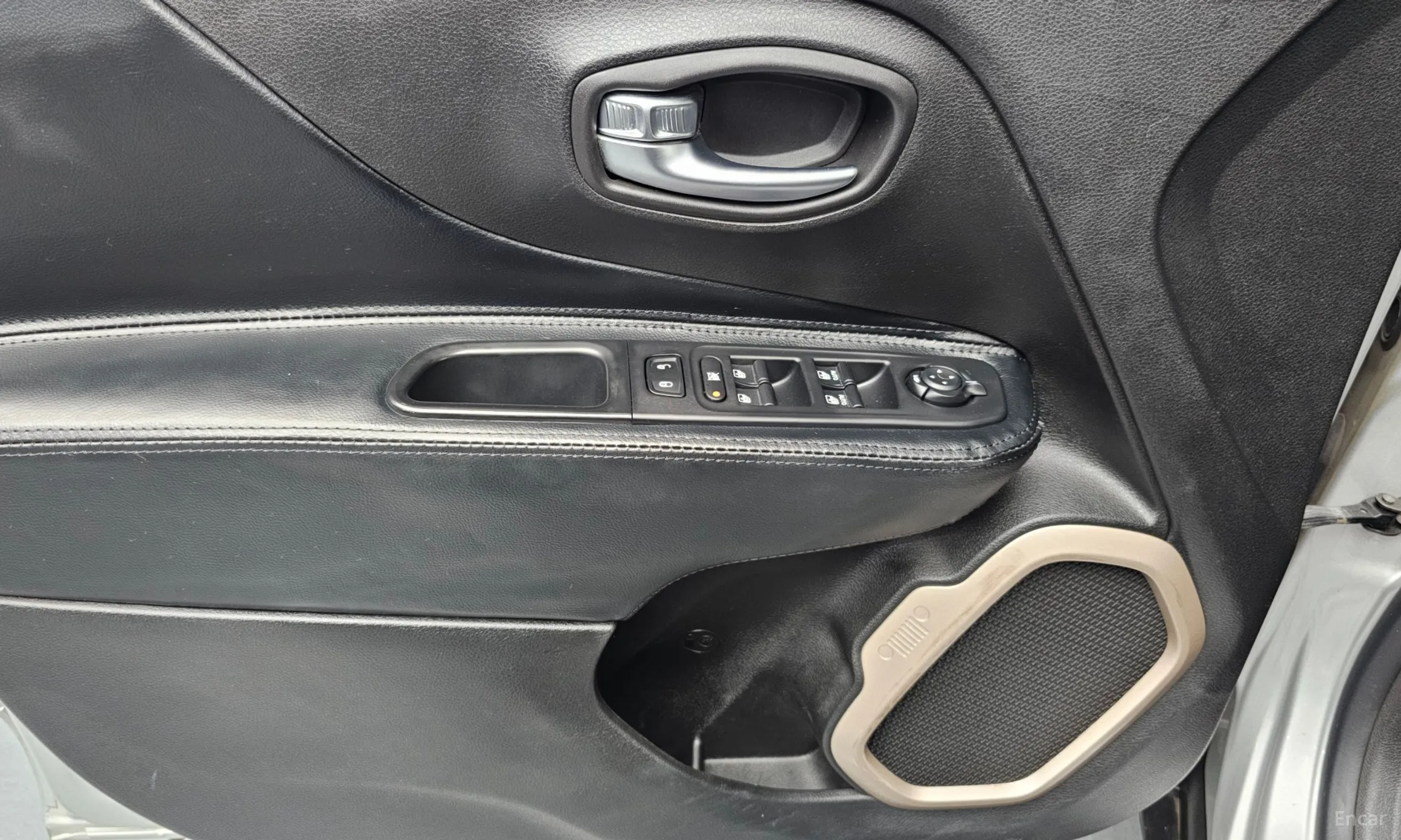 Jeep Renegade превью 17