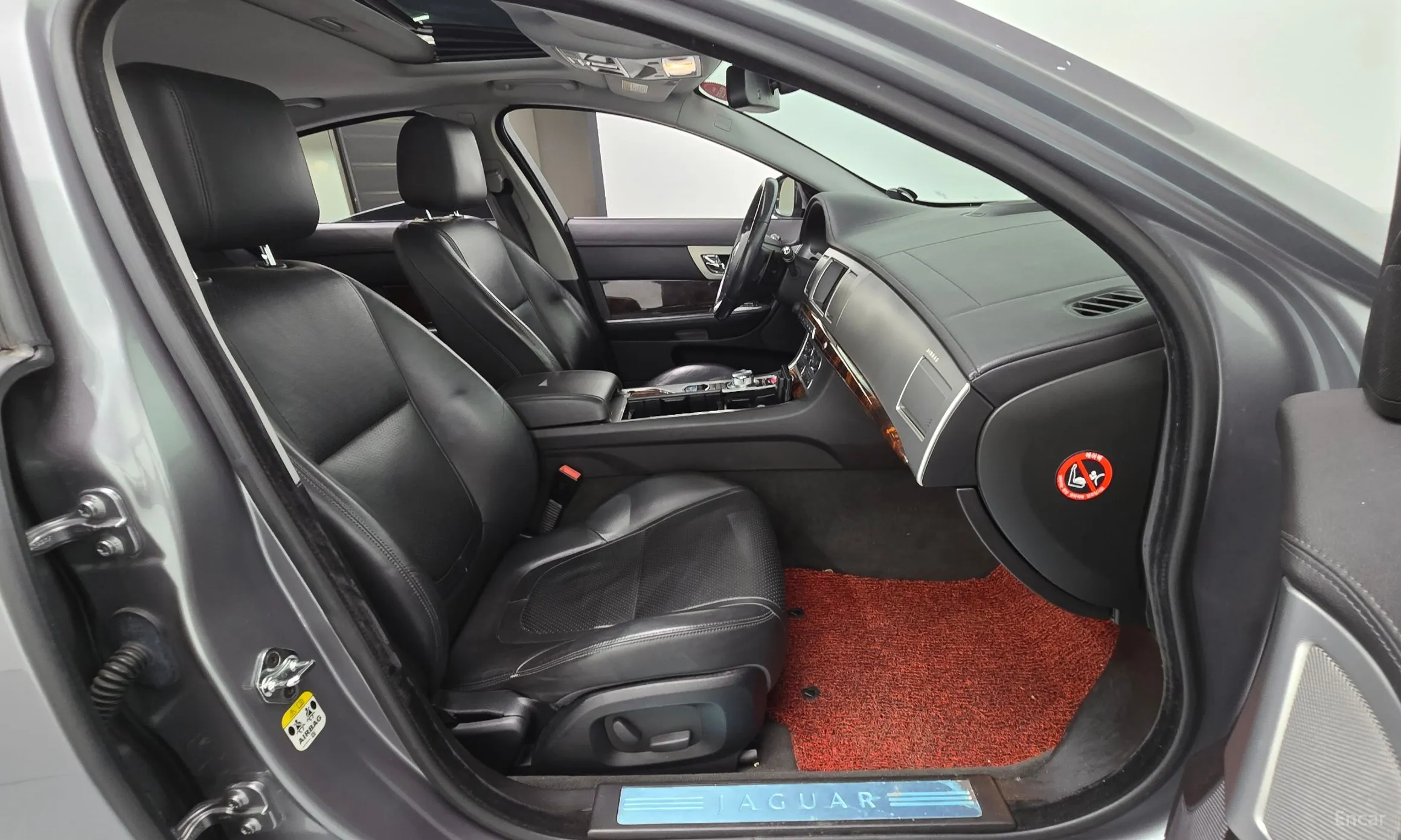 Jaguar New XF превью 11