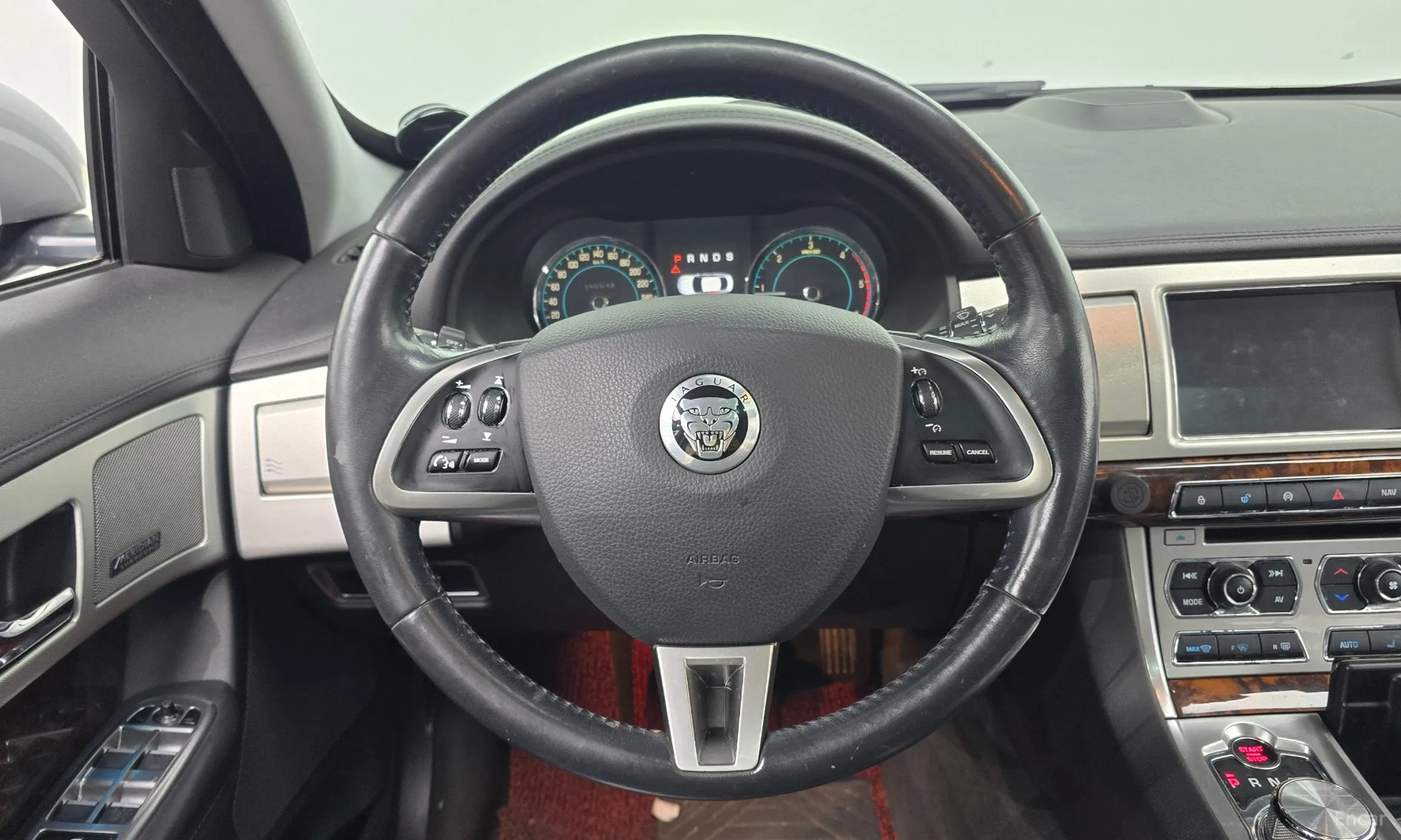 Jaguar New XF превью 14
