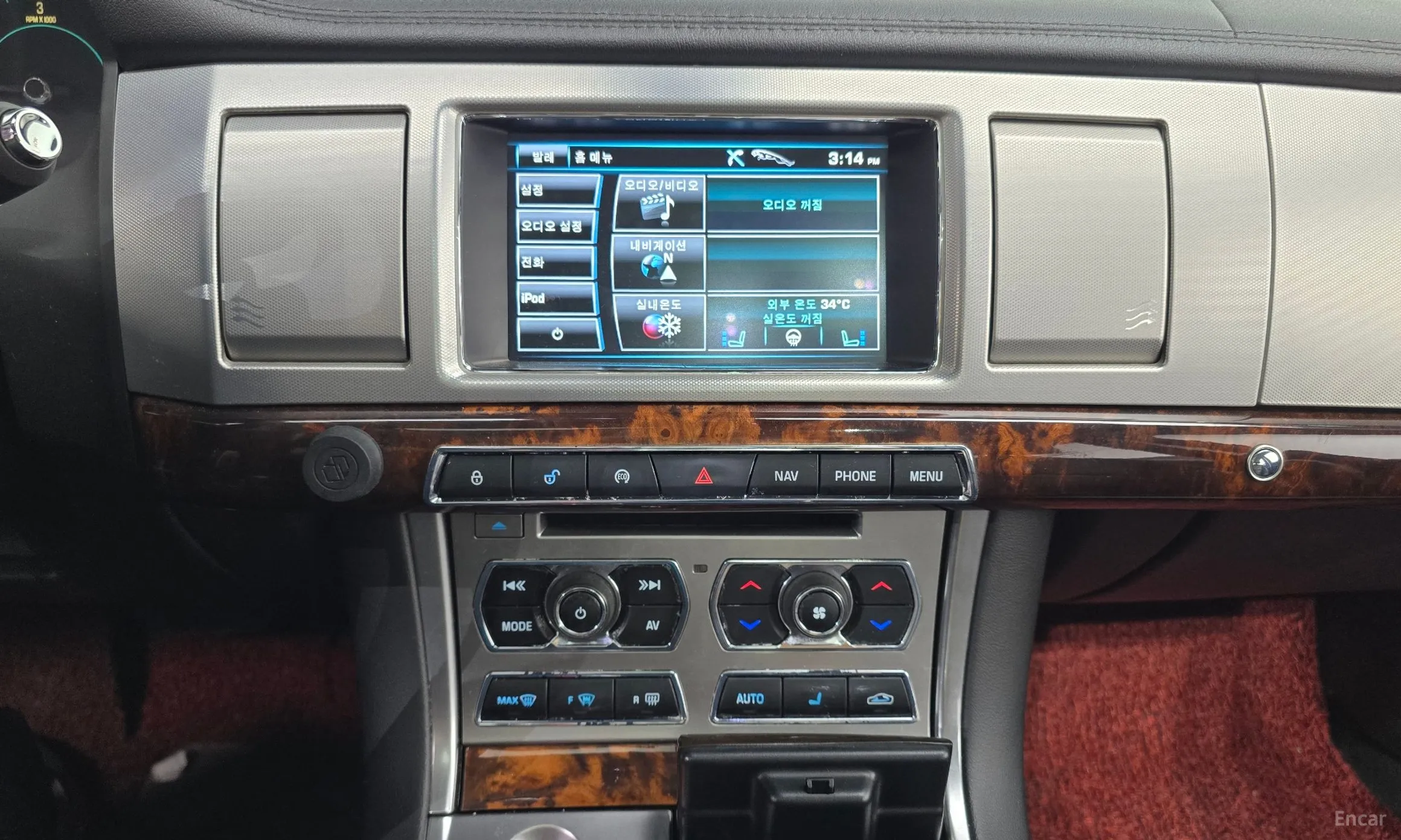 Jaguar New XF превью 15