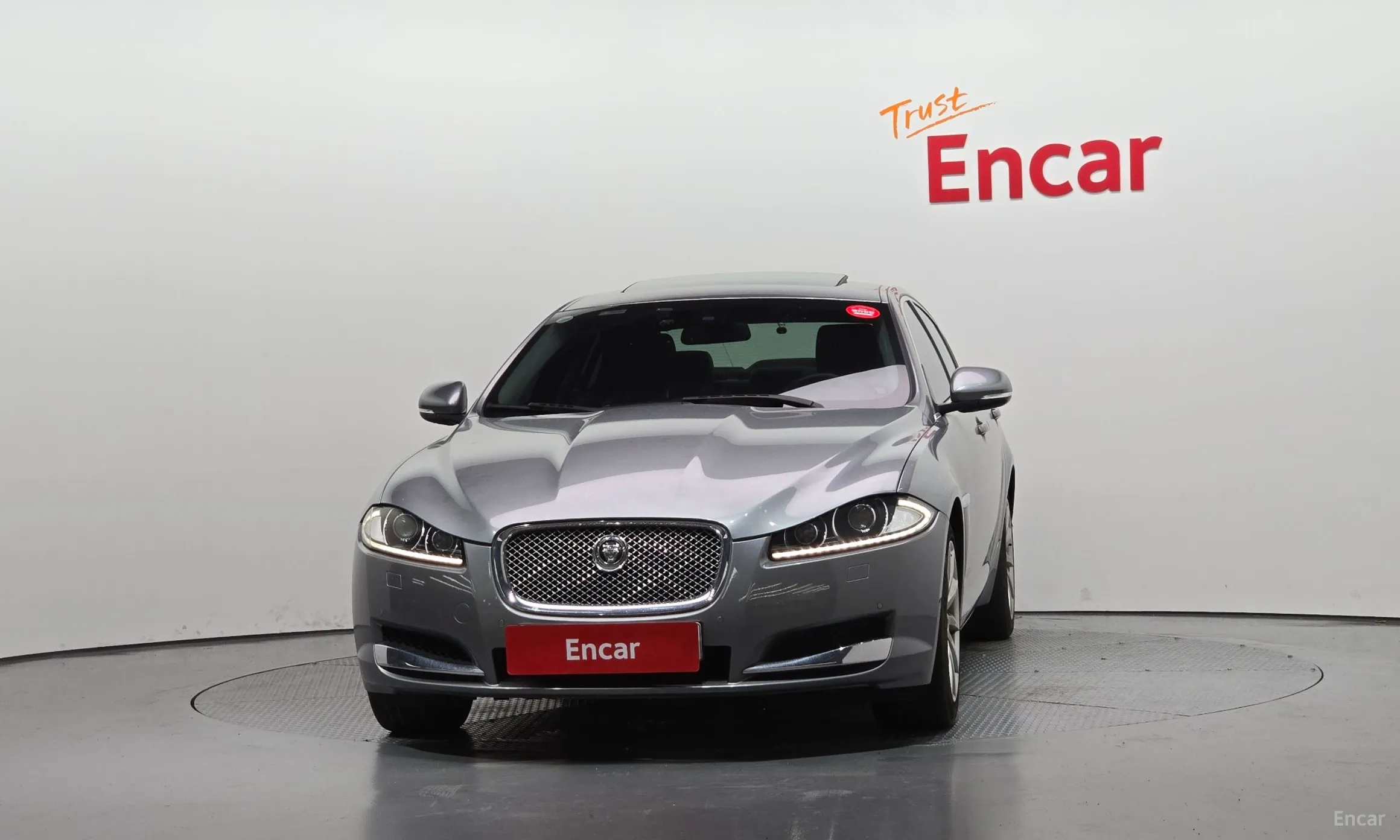 Jaguar New XF превью 3