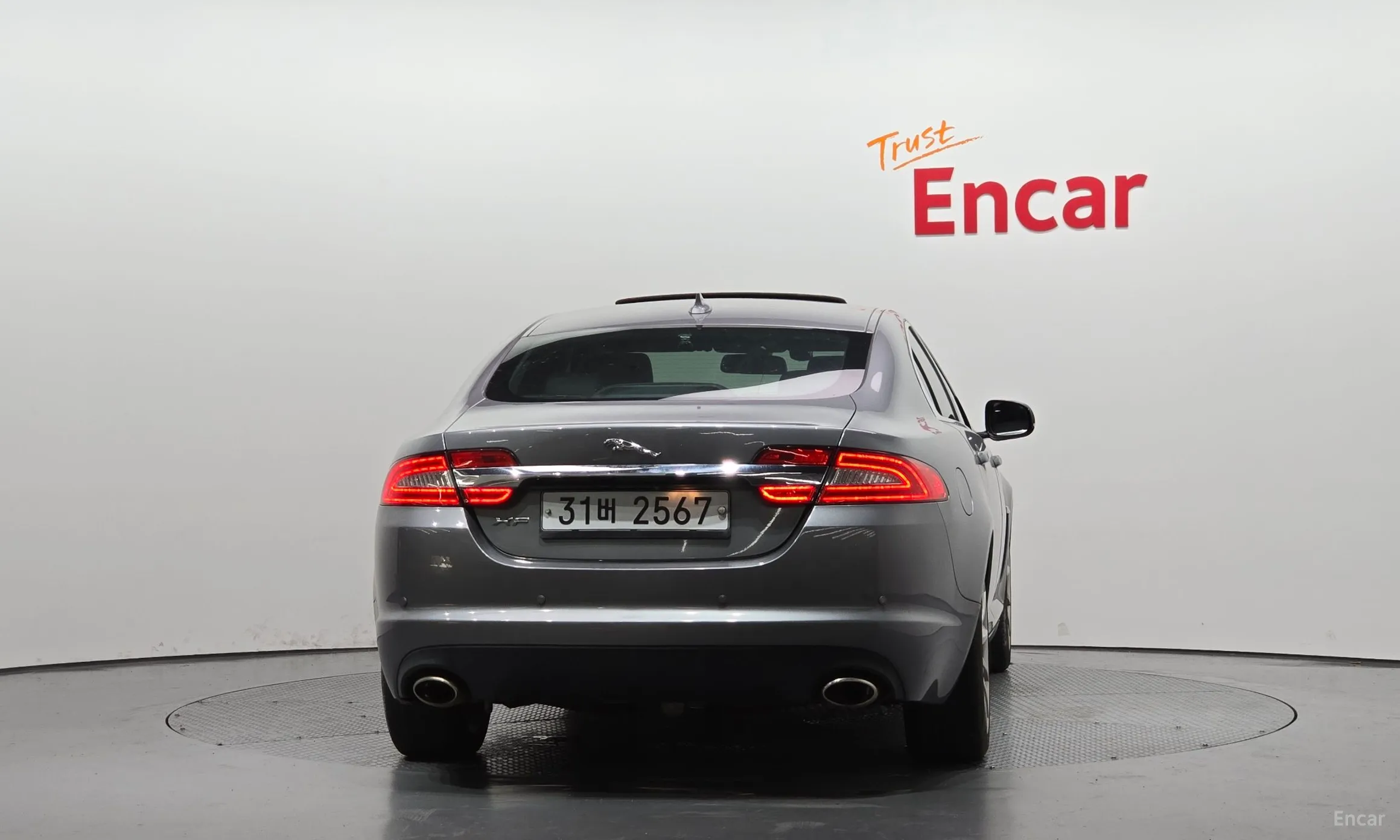 Jaguar New XF превью 4