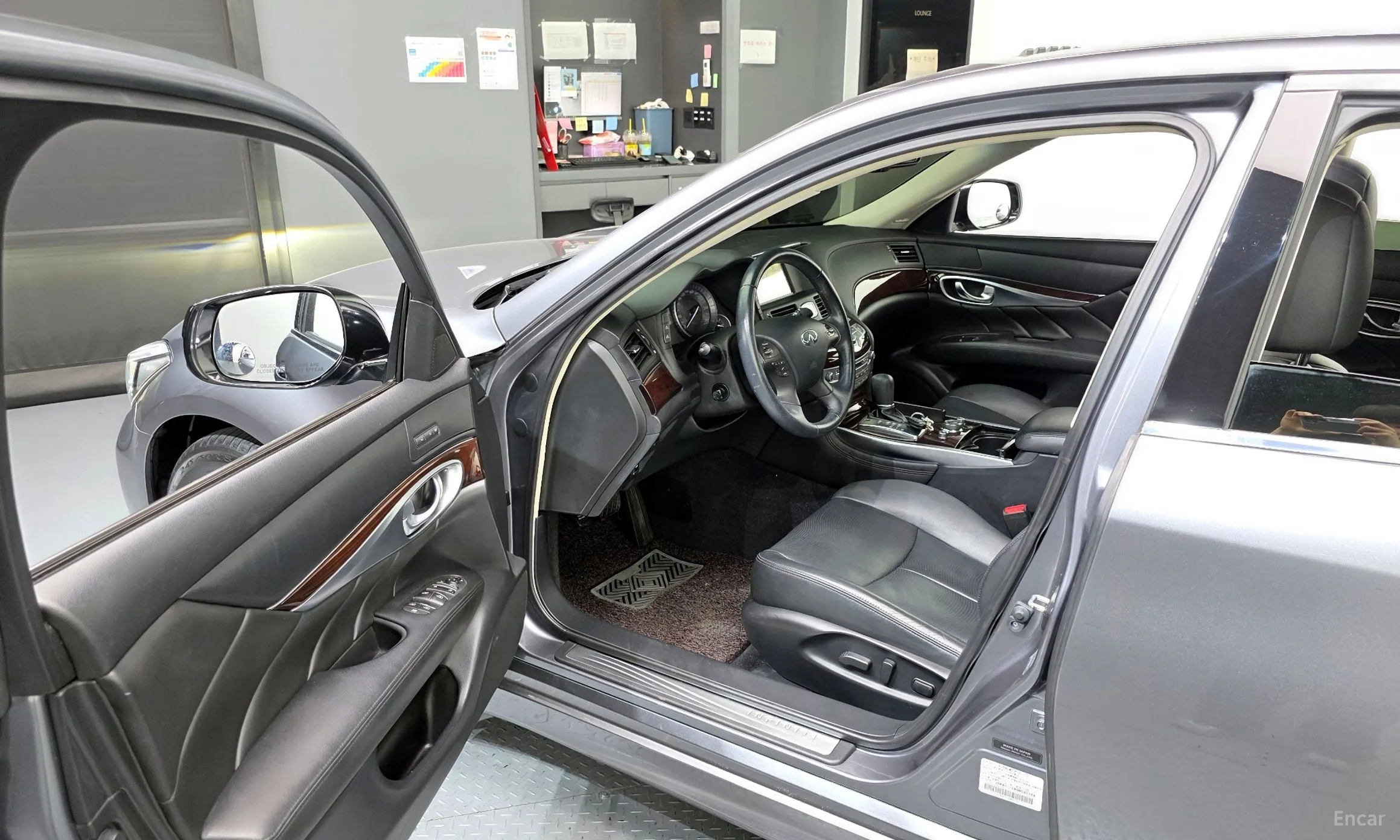 Infiniti Q70 превью 10