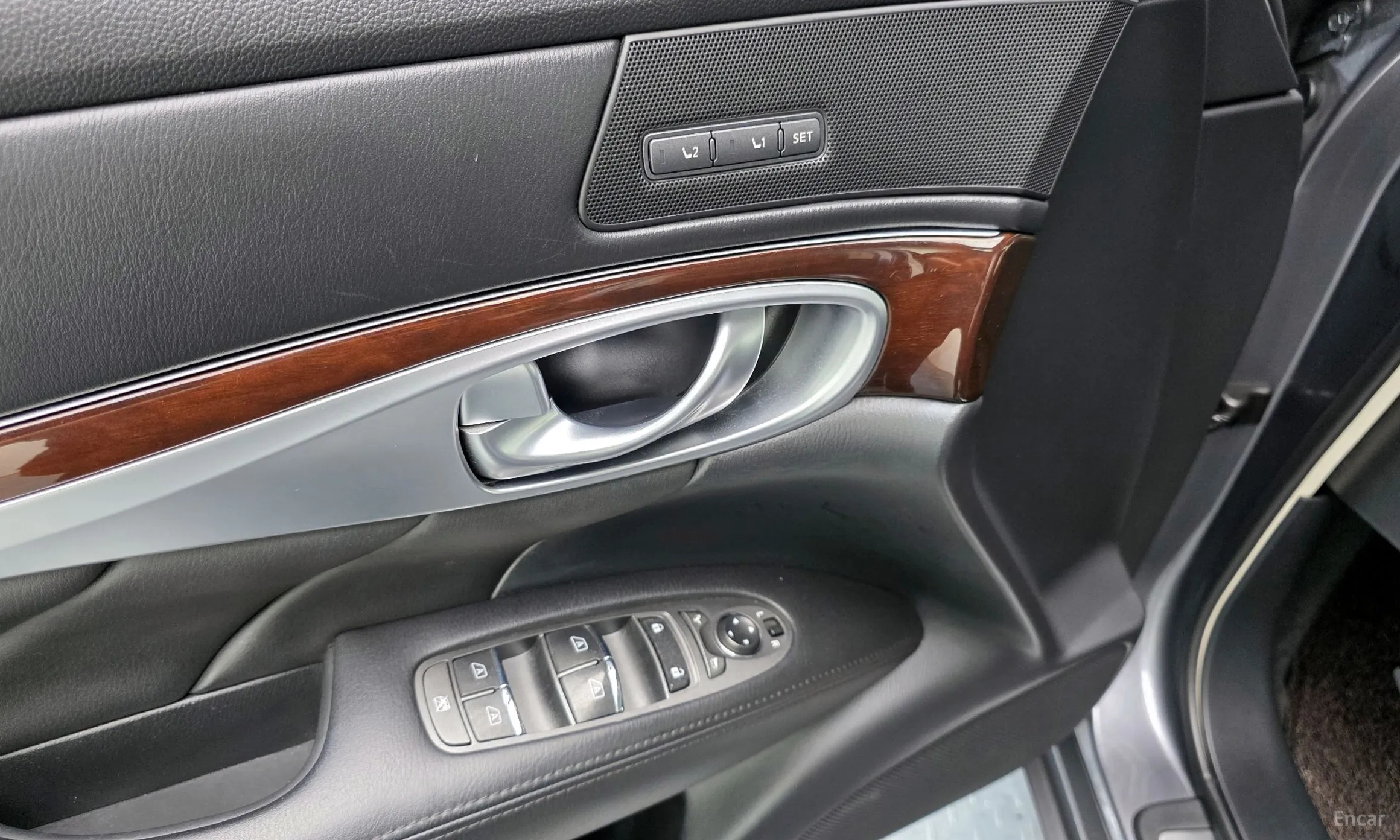 Infiniti Q70 превью 14
