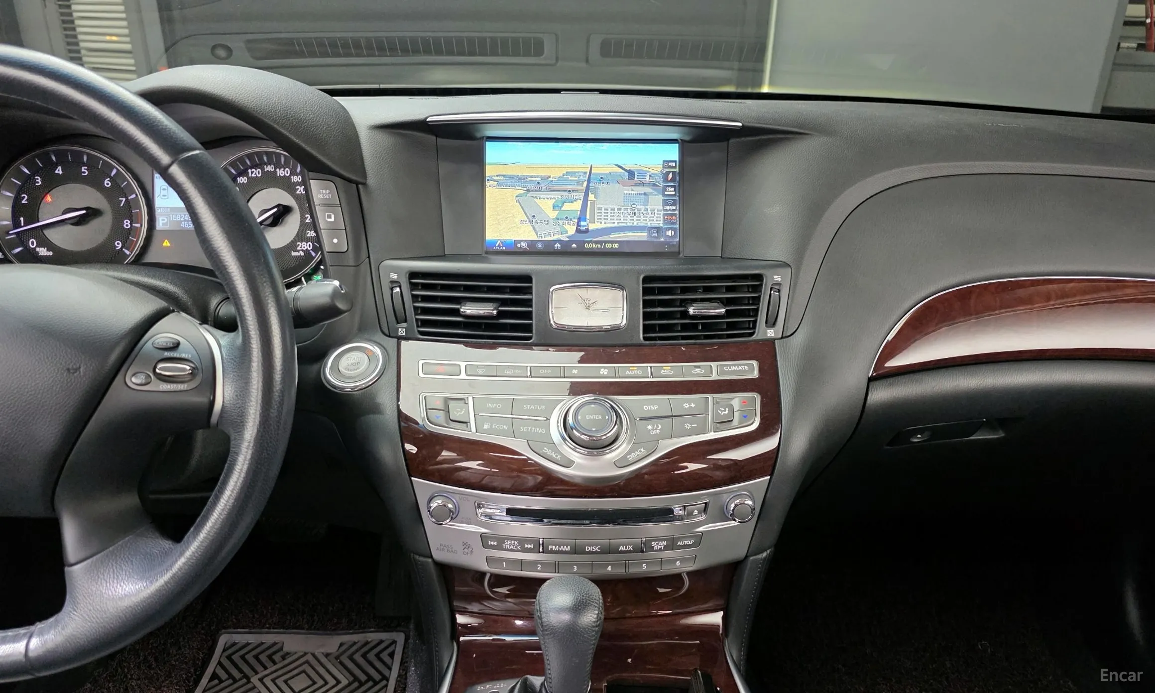 Infiniti Q70 превью 18