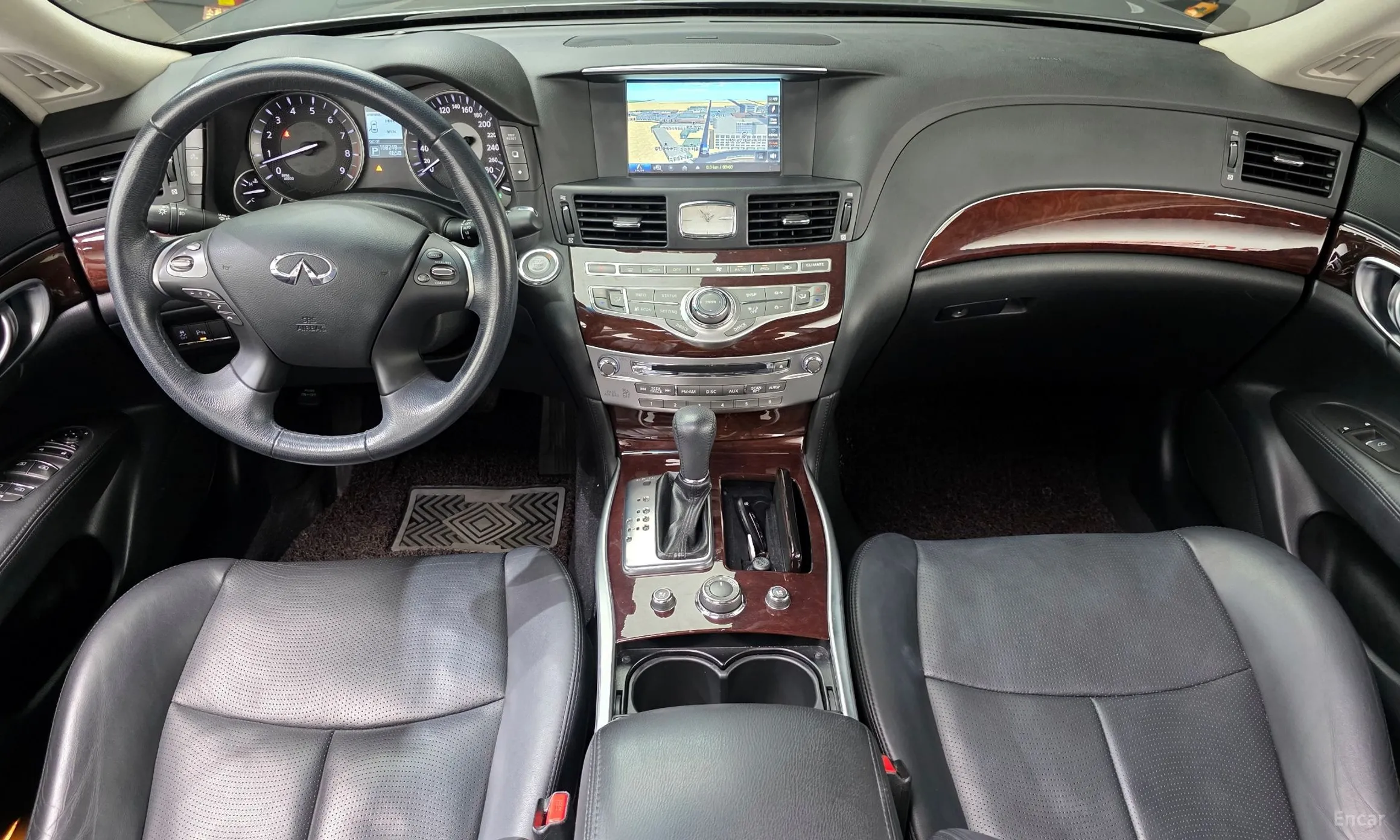 Infiniti Q70 превью 7