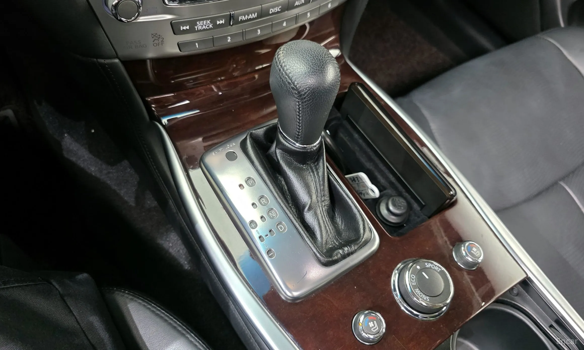 Infiniti Q70 превью 9