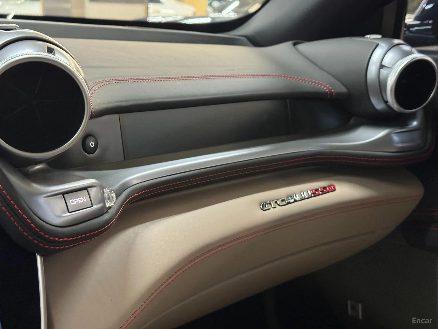Ferrari GTC4 Rousseau превью 19