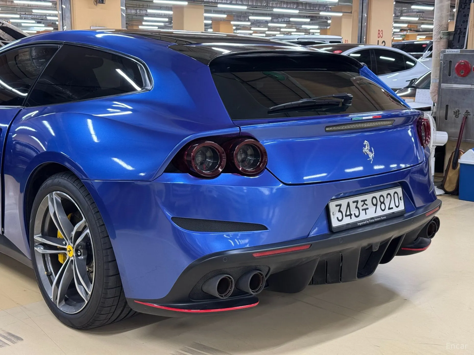 Ferrari GTC4 Rousseau превью 3