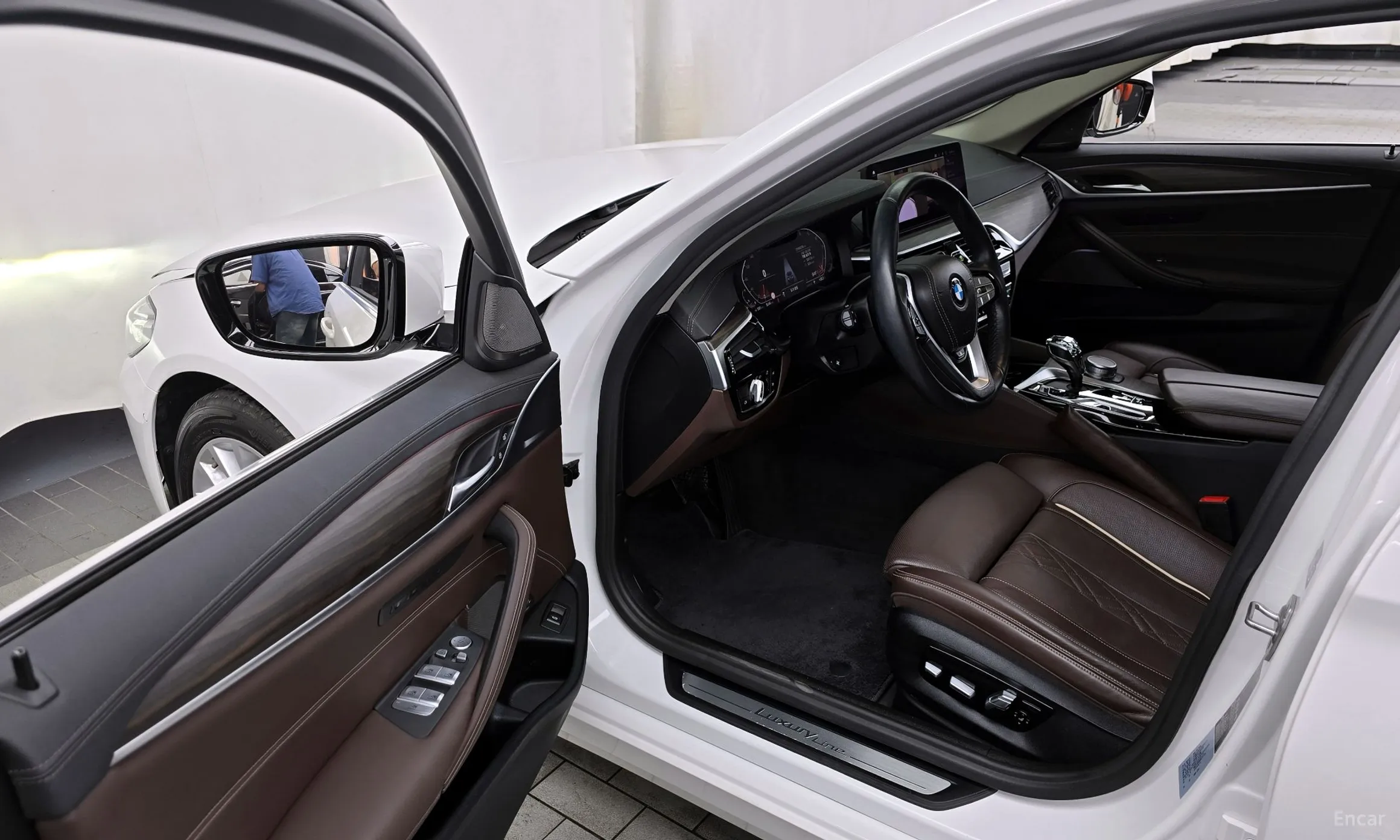 BMW 5 Series (G30) превью 10