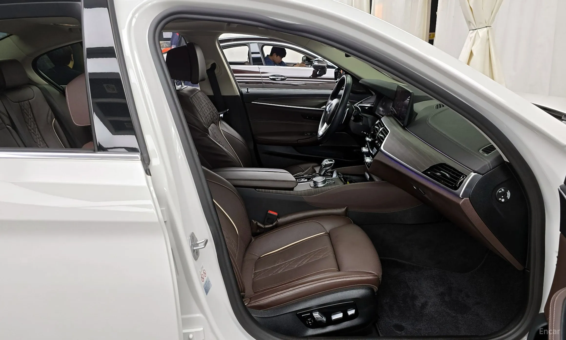 BMW 5 Series (G30) превью 11