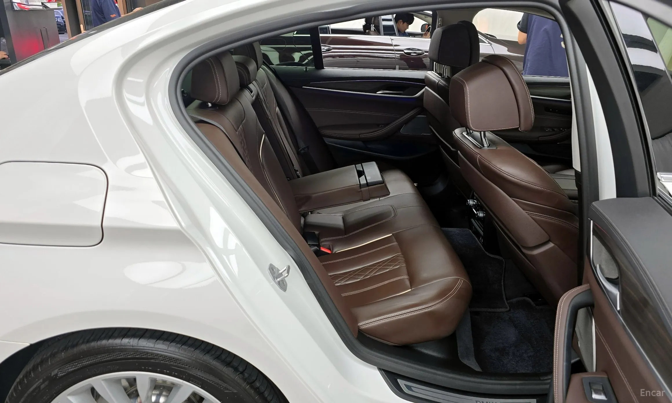 BMW 5 Series (G30) превью 12