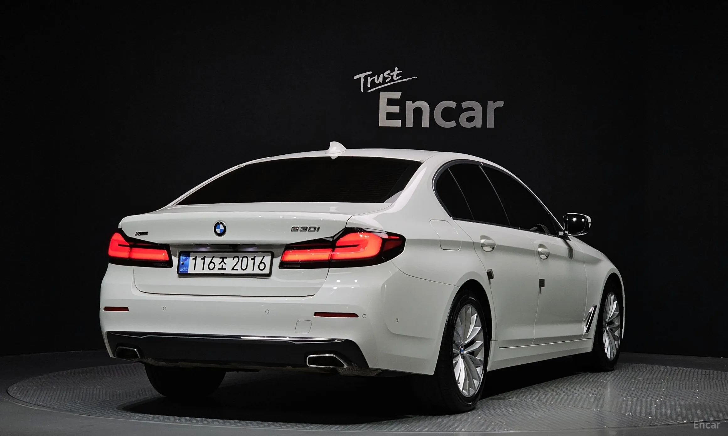 BMW 5 Series (G30) превью 2