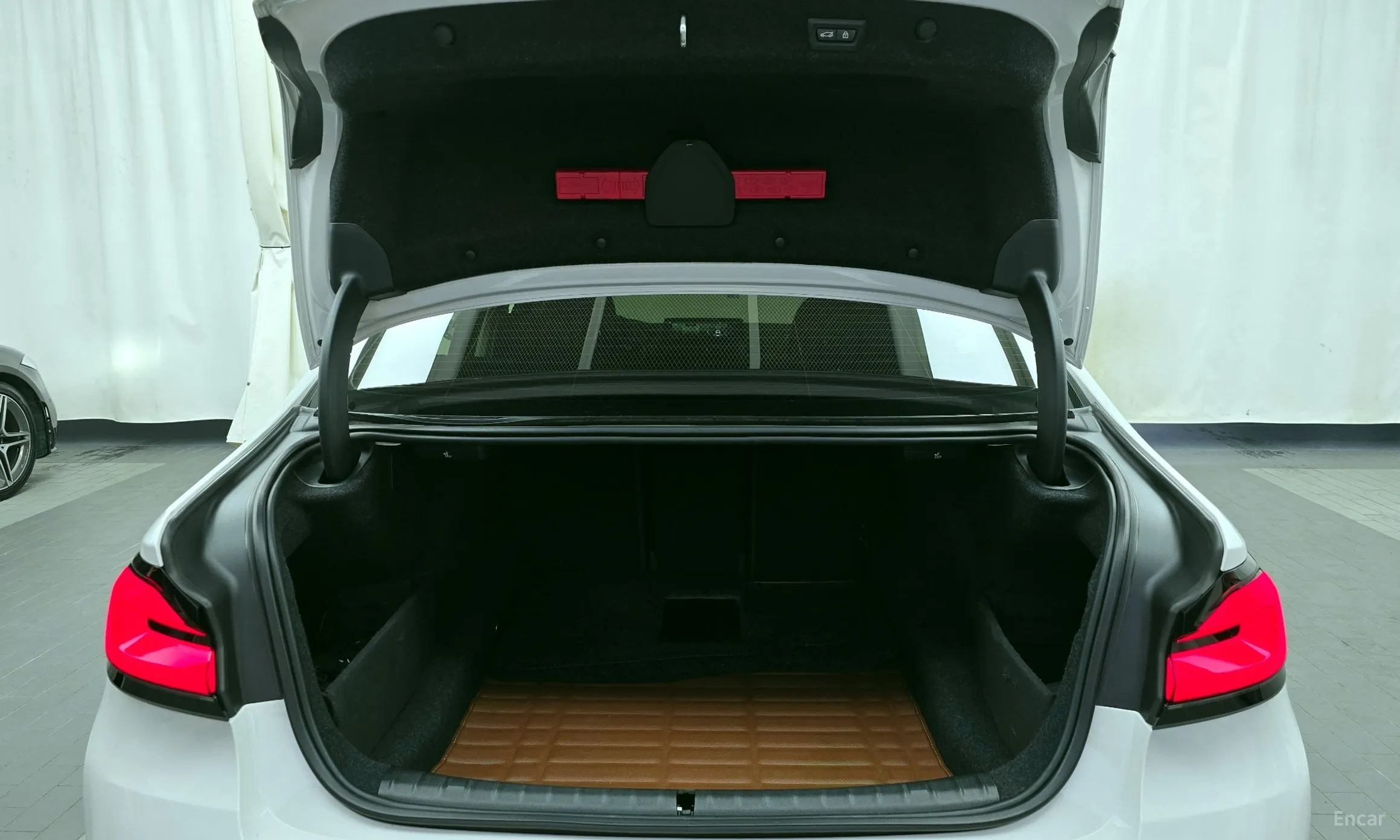 BMW 5 Series (G30) превью 20