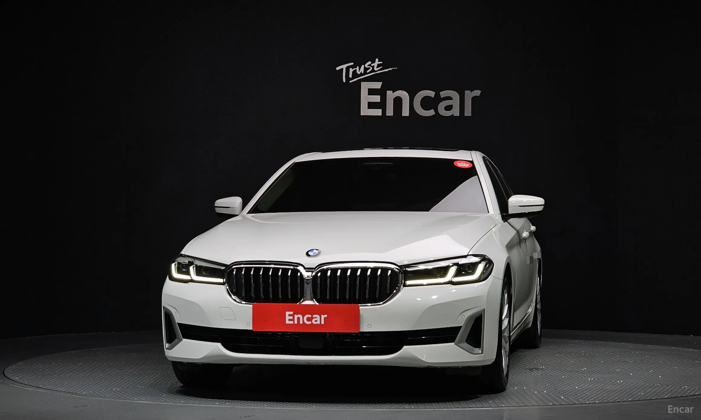 BMW 5 Series (G30) превью 3