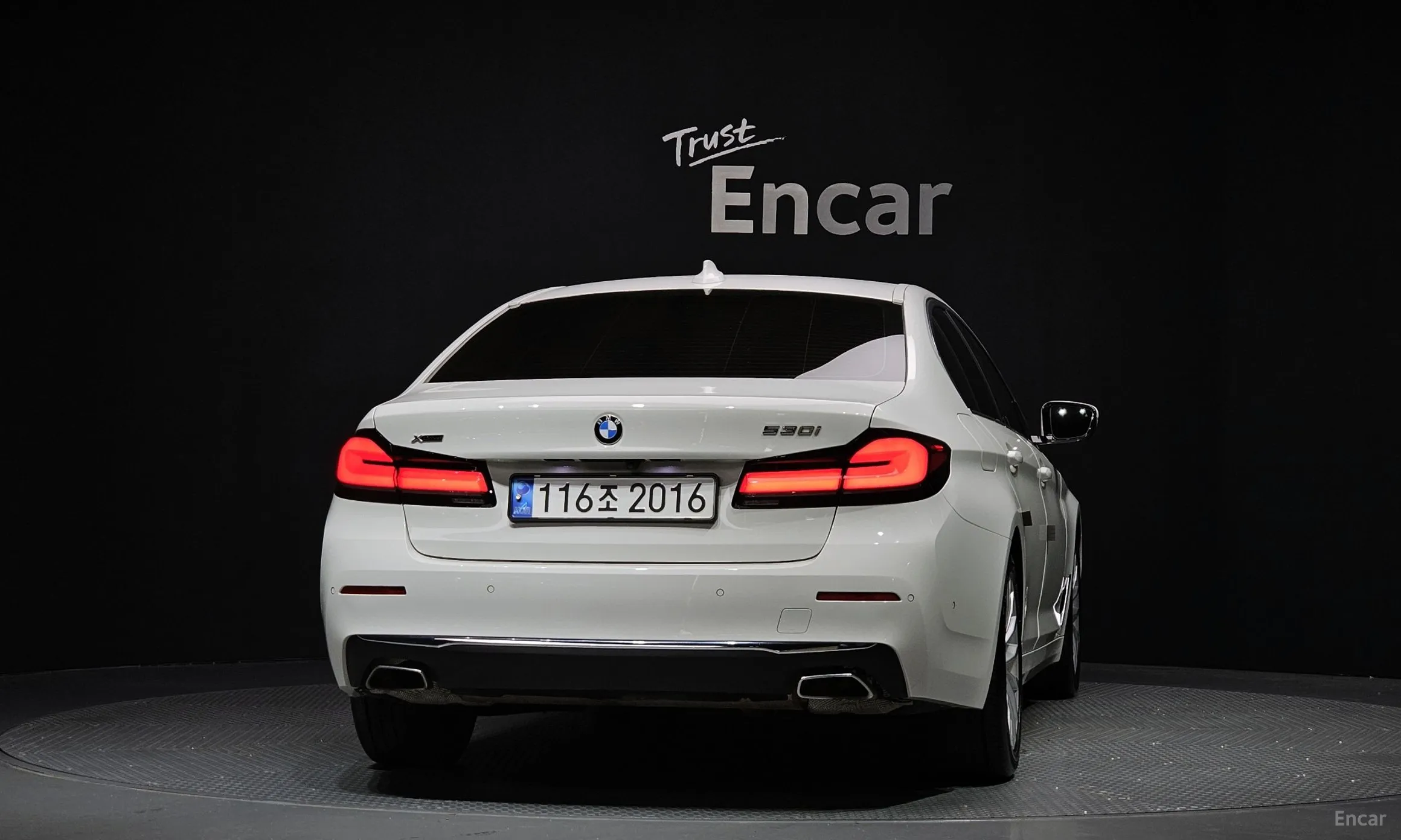 BMW 5 Series (G30) превью 4